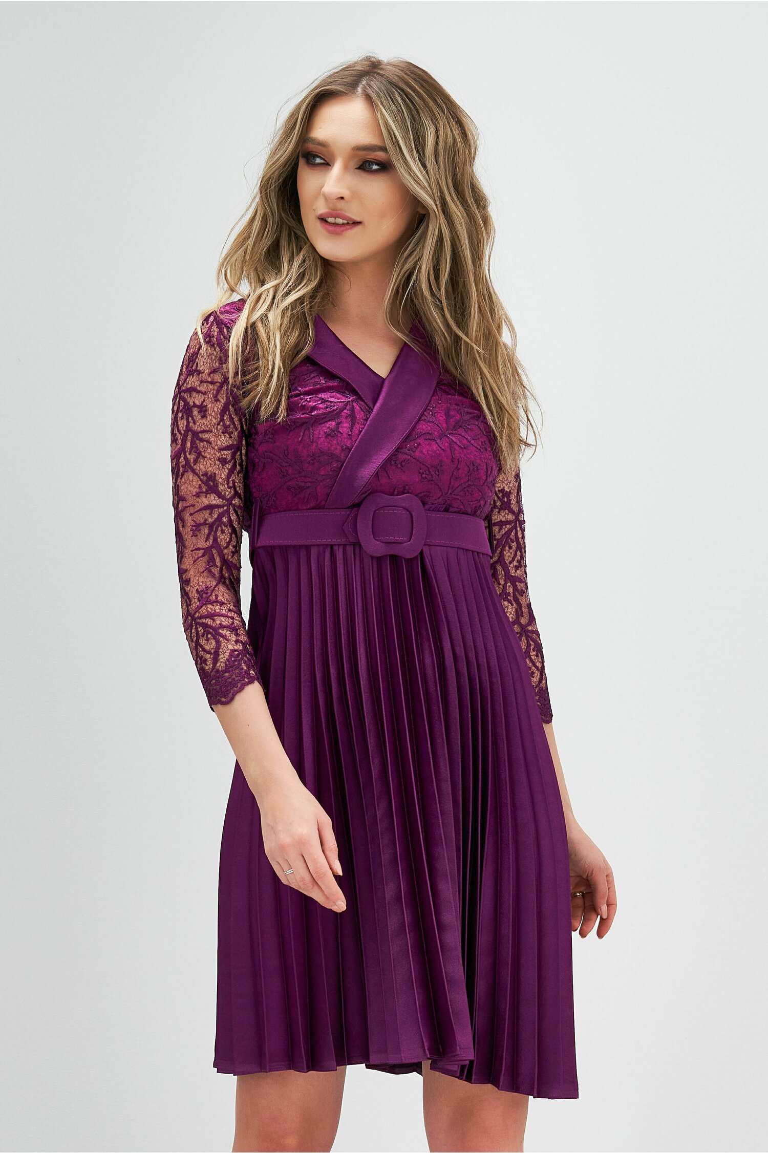 Rochie Miriam magenta cu broderie si fusta plisata din satin