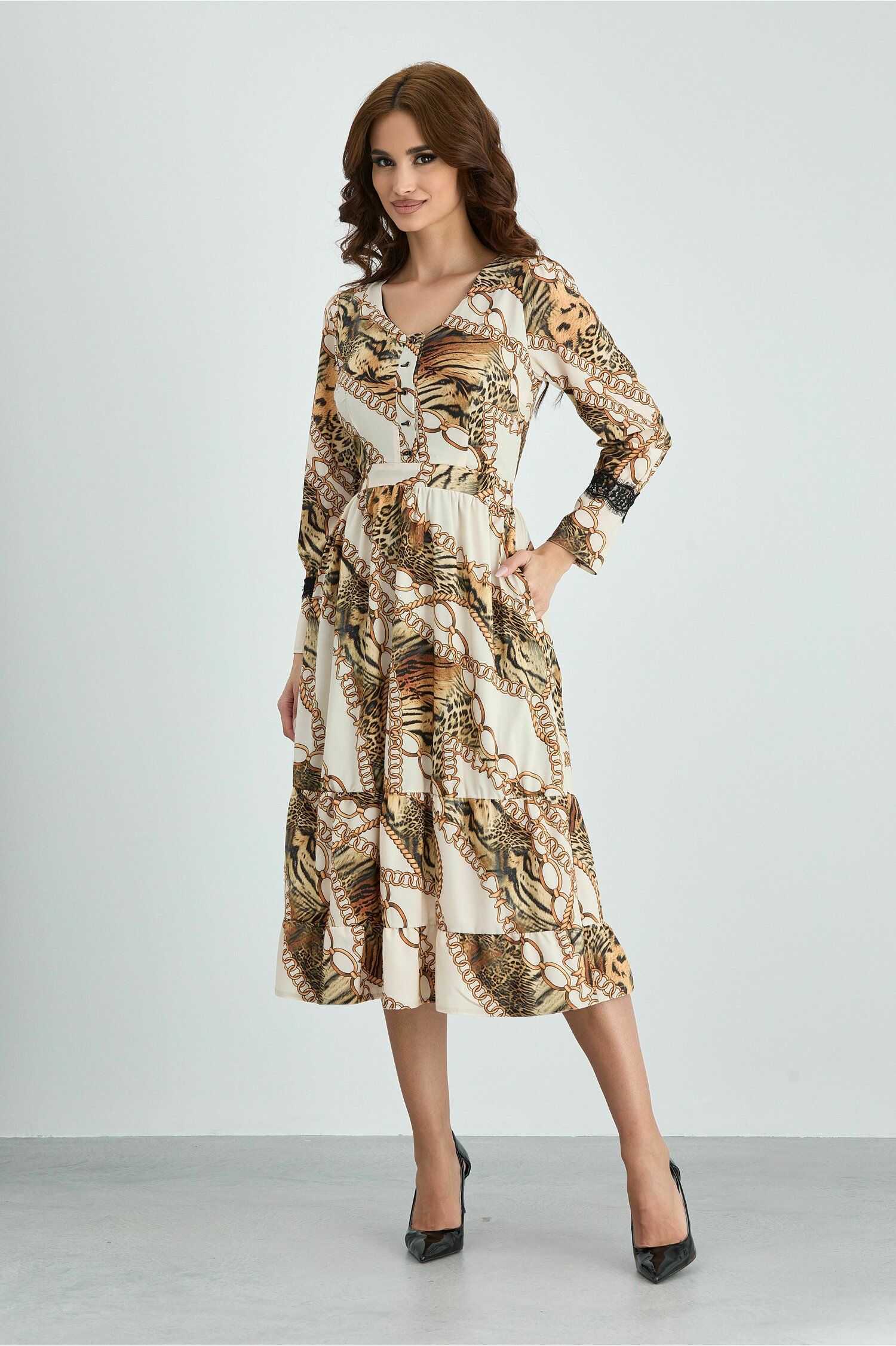 Rochie Moze beige cu imprimeu divers si dantela la maneci