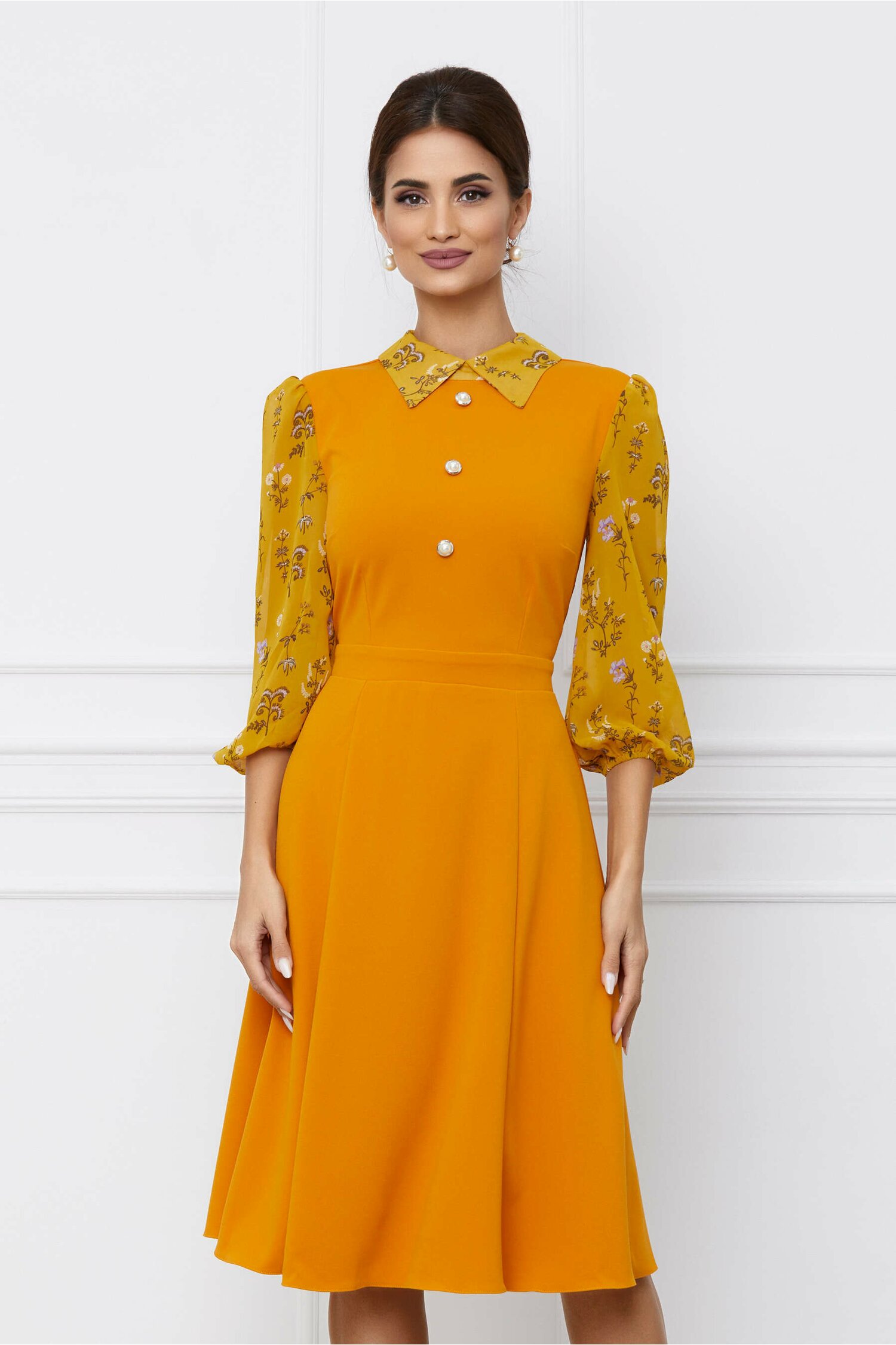 Rochie Dy Fashion galbena cu imprimeu pe maneci si nasturi la bust