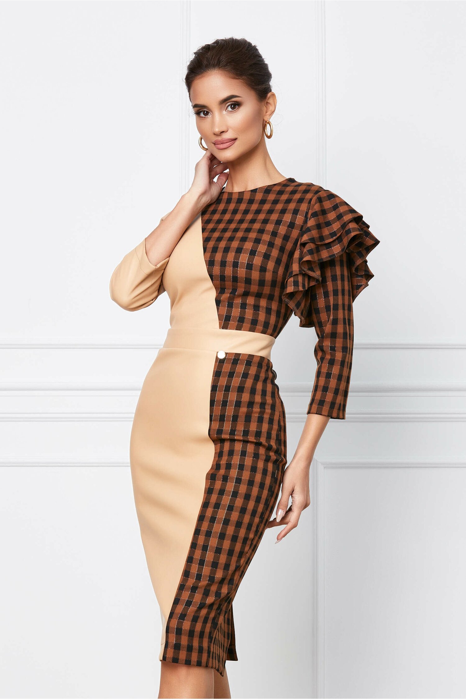 Rochie Dy Fashion din piele ecologica bej si carouri maro