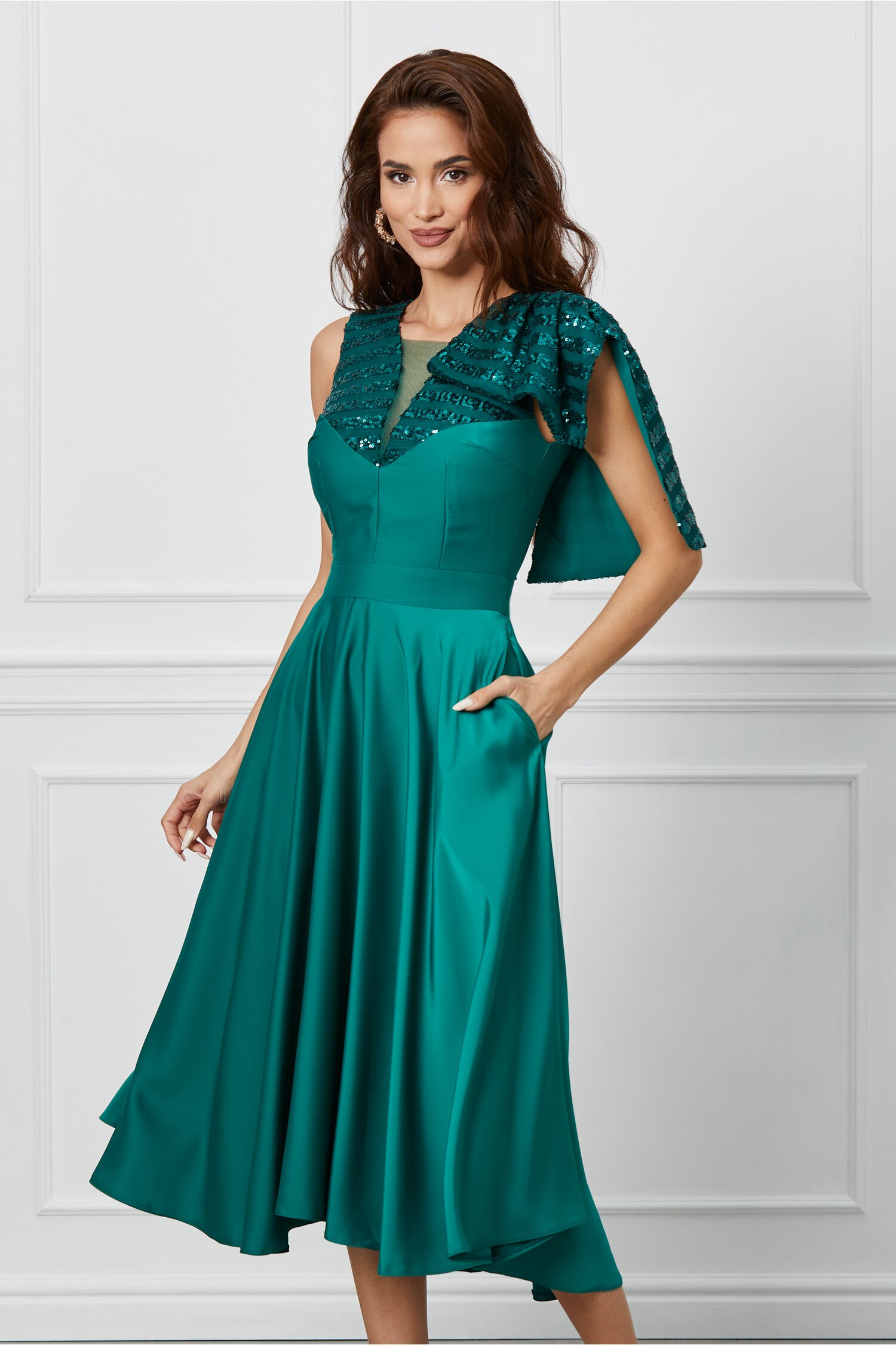 Rochie Moze verde cu funda pe umar si paiete
