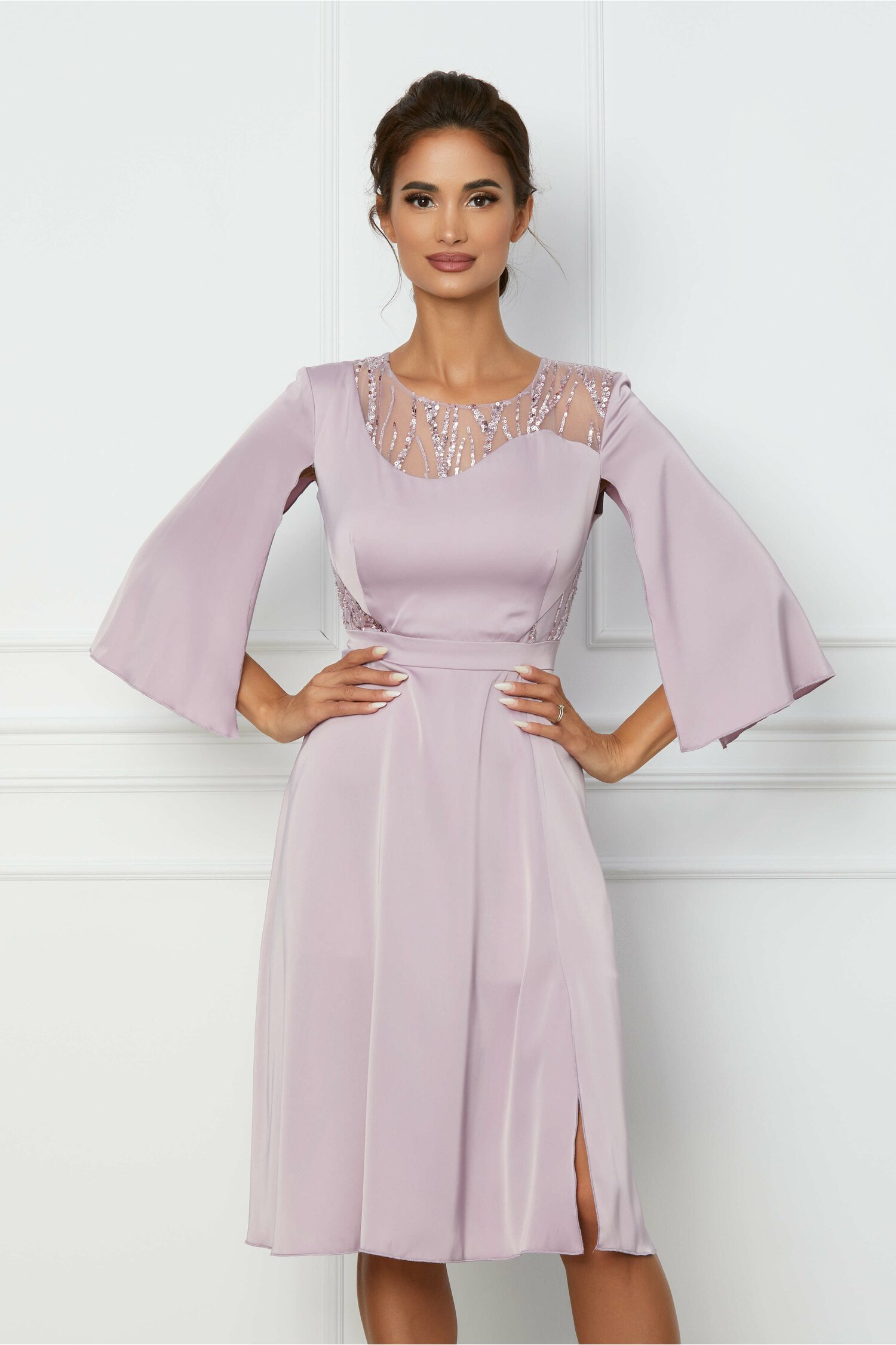 Rochie Ella Collection roz cu paiete la decolteu si talie