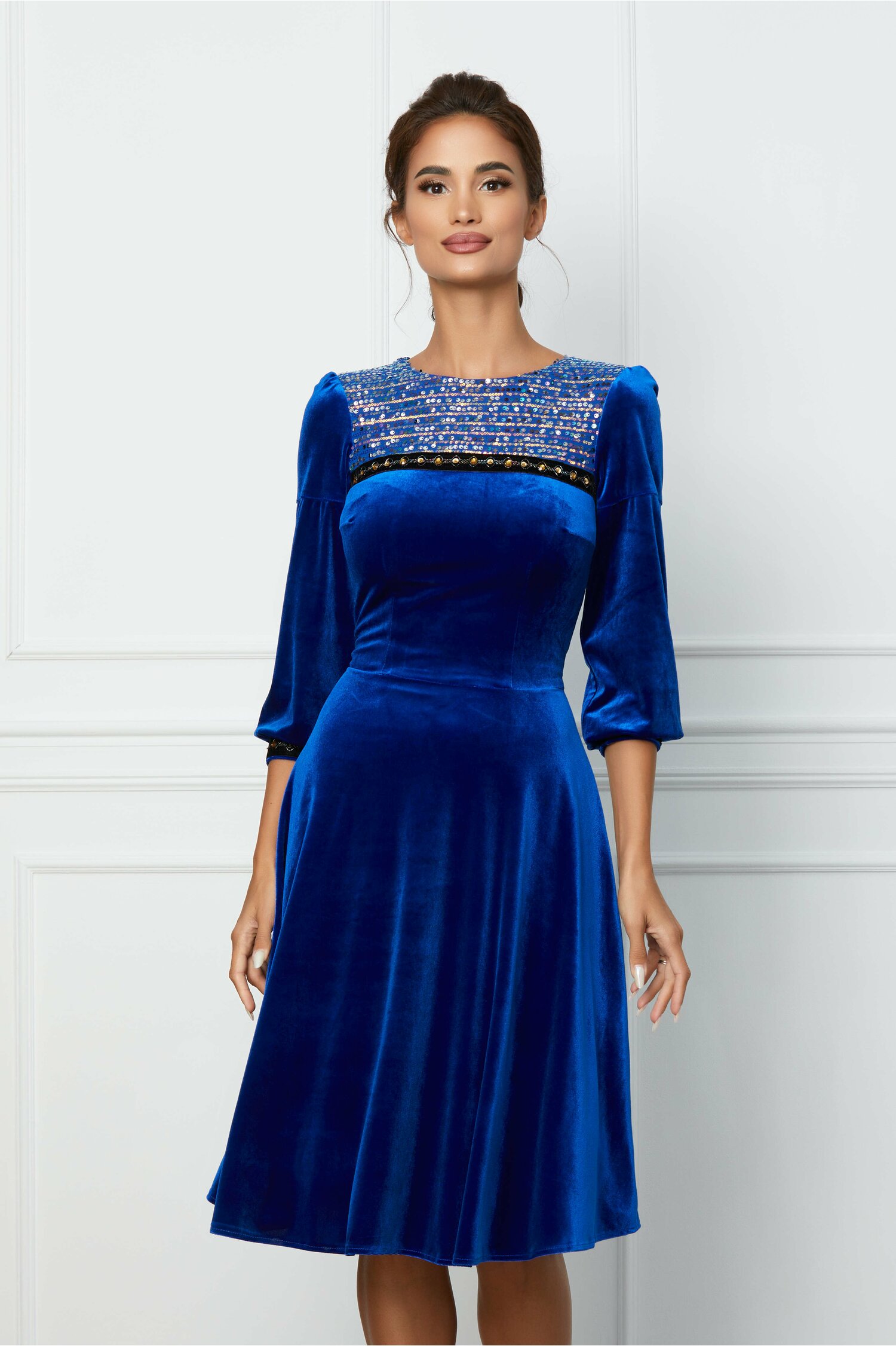 Rochie Moze albastra din catifea cu paiete la bust