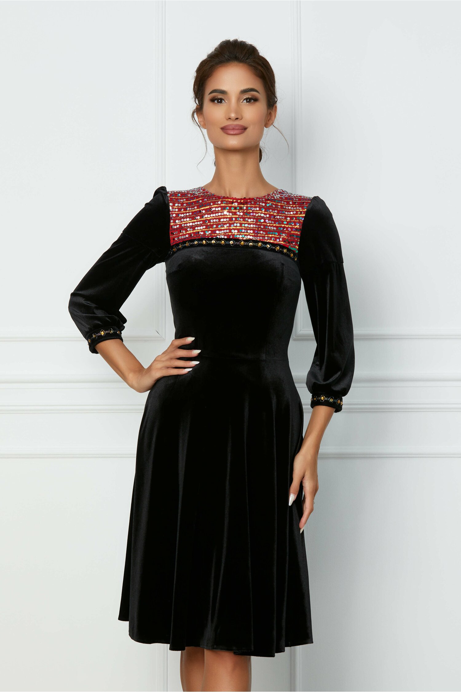Rochie Moze neagra din catifea cu paiete la bust