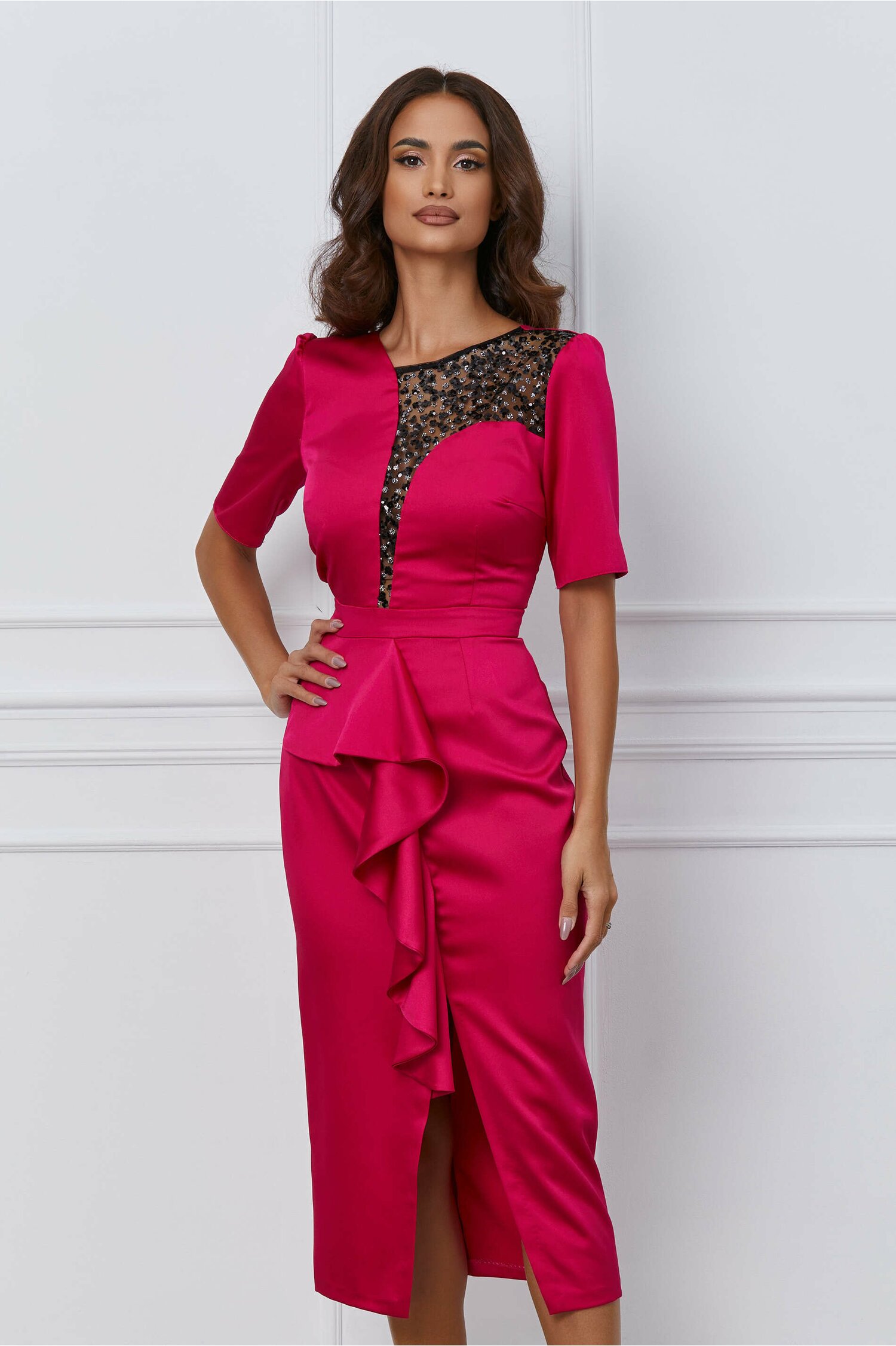 Rochie Moze fucsia cu paiete negre si volan pe fusta