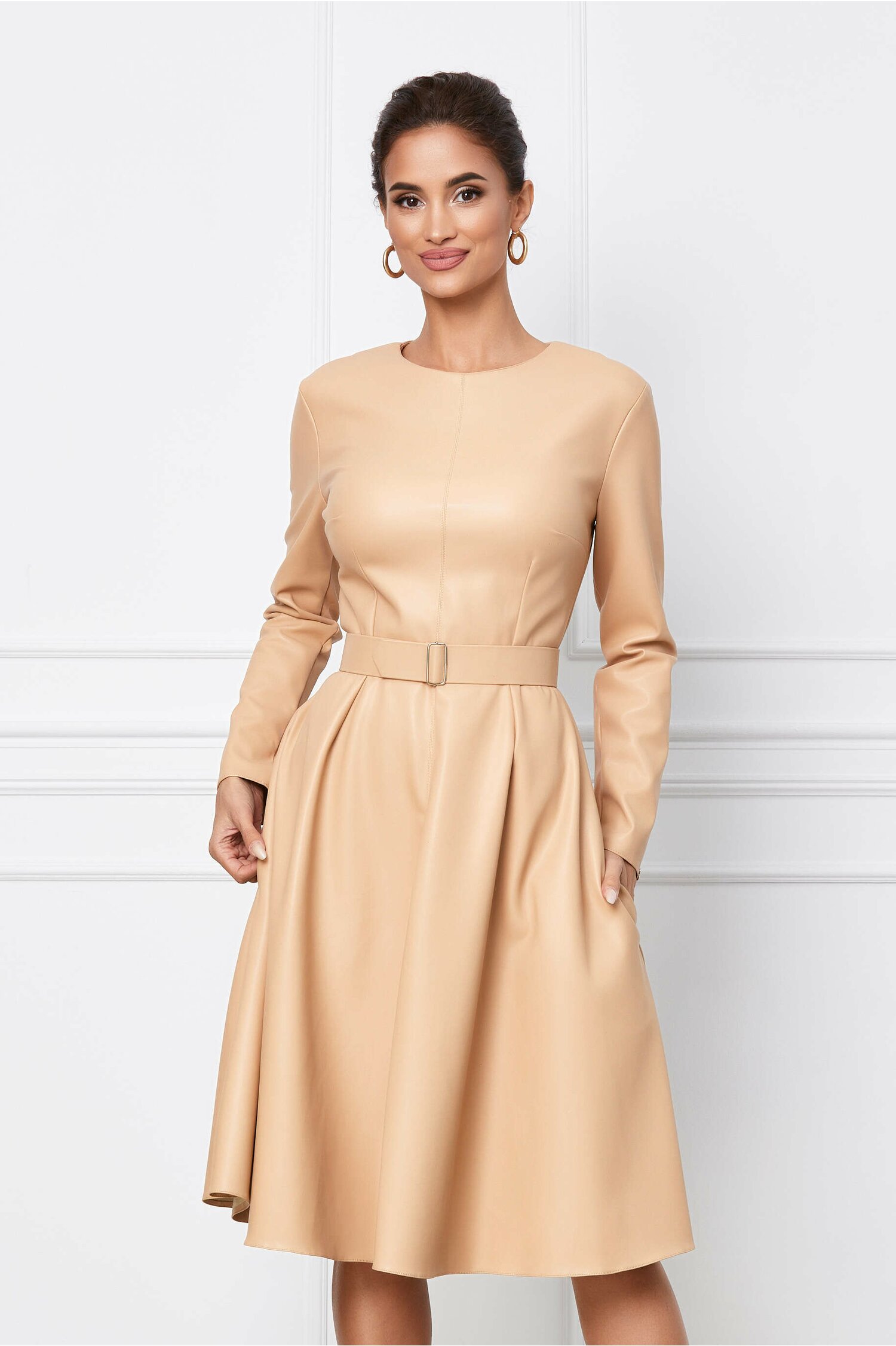 Rochie Dy Fashion bej din piele ecologica si curea