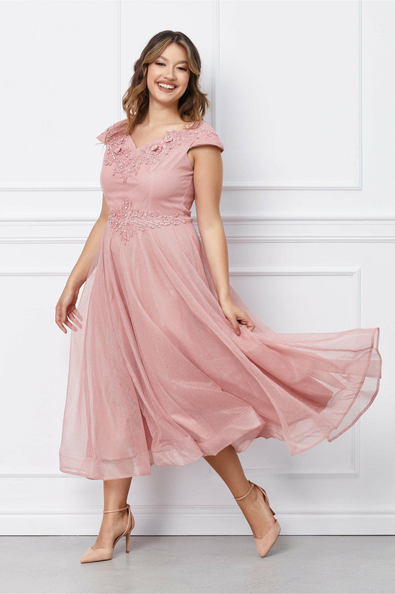 Rochie Nicolle roz cu perlute si strasuri