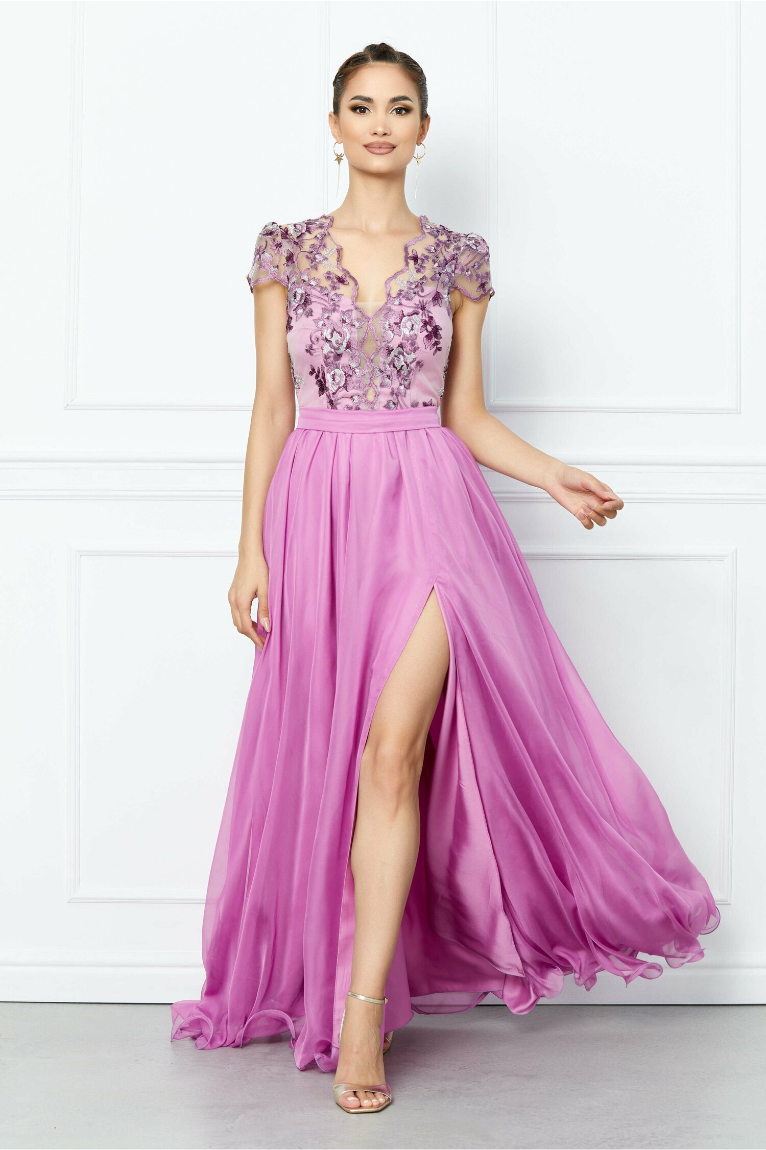 Rochie MBG roz lunga cu broderie la bust si crepeu maxi