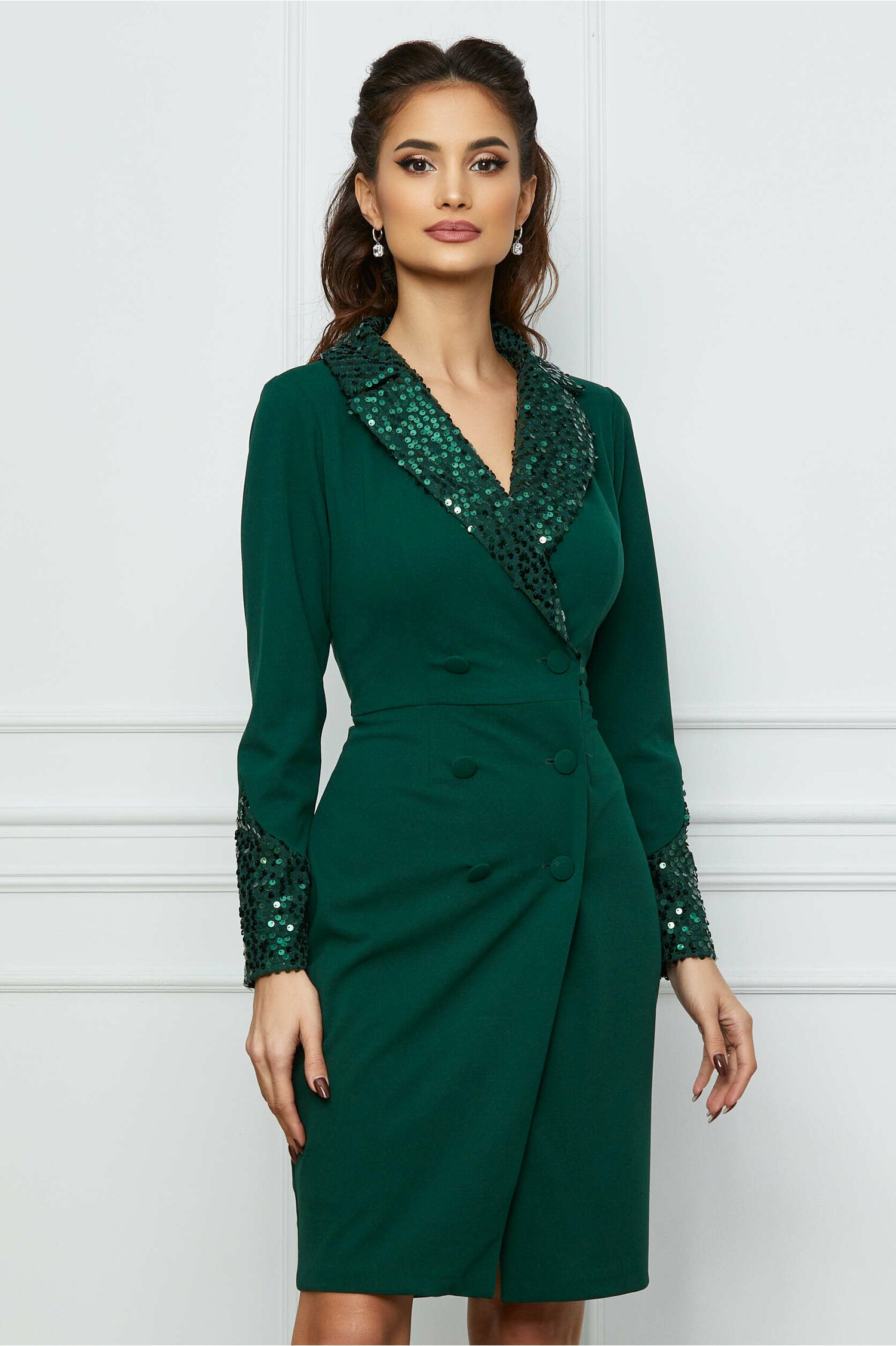 Rochie Moze verde tip sacou cu rever din paiete