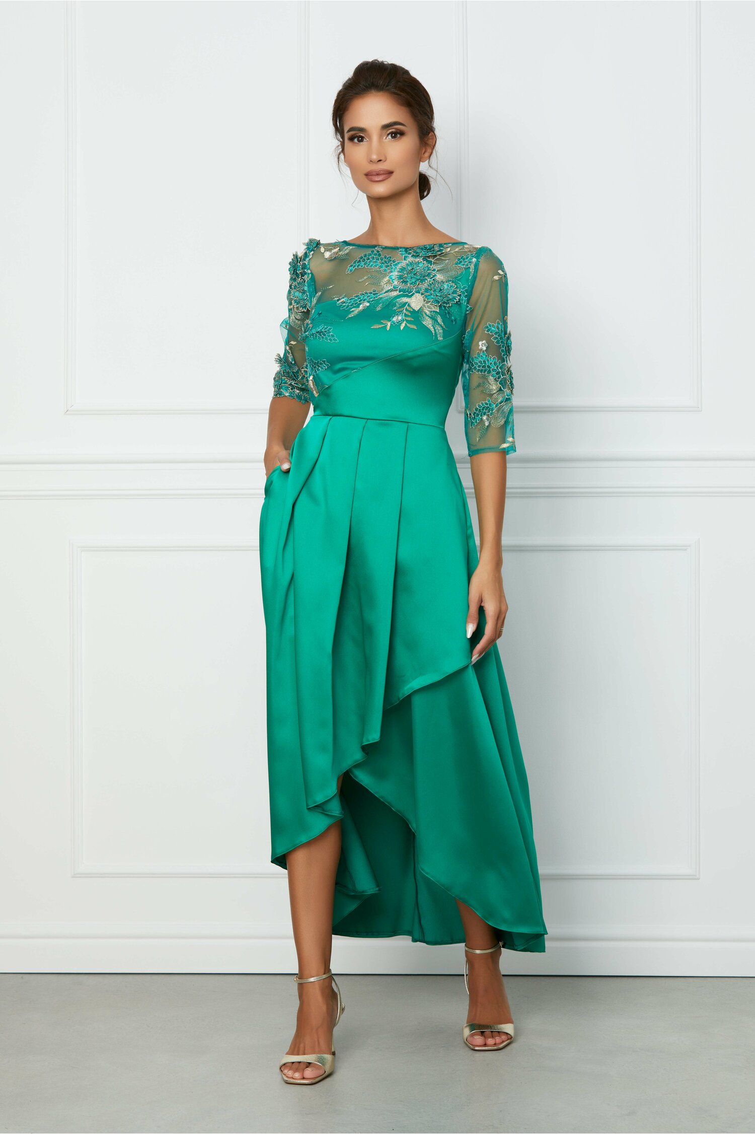 Rochie Moze verde cu broderie pe bust si lungime asimetrica