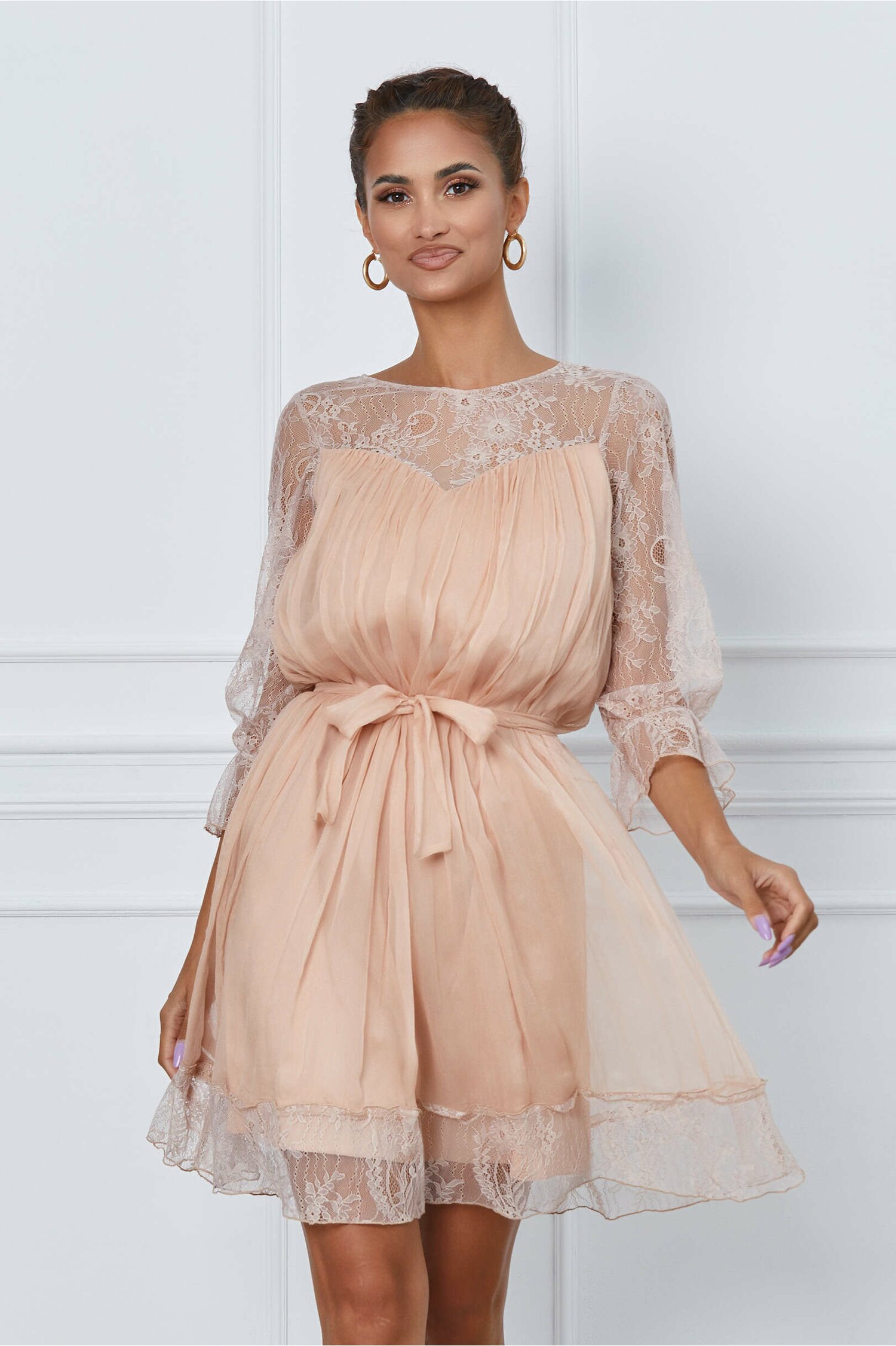 Rochie Ginette roz pudra din matase cu dantela