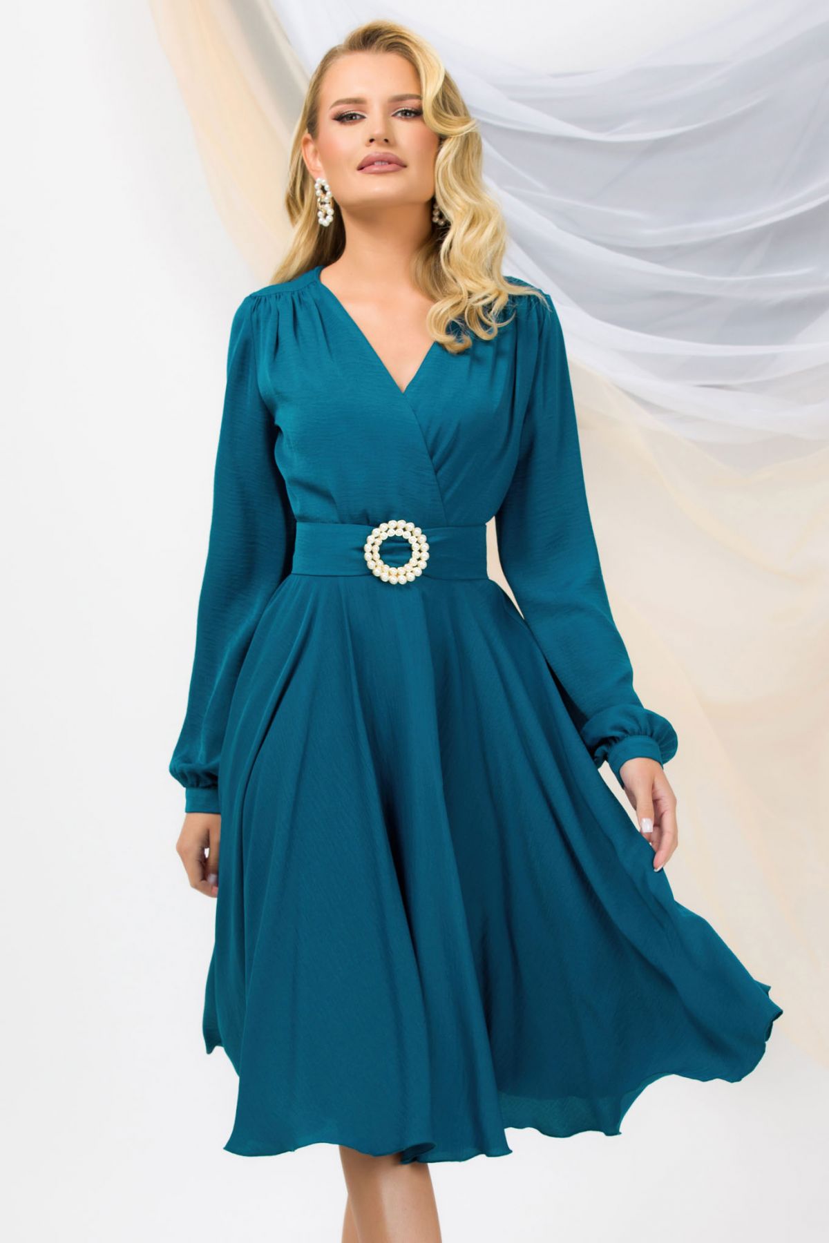 Rochie de ocazie albastra Pretty Girl in clos cu catarama pretioasa