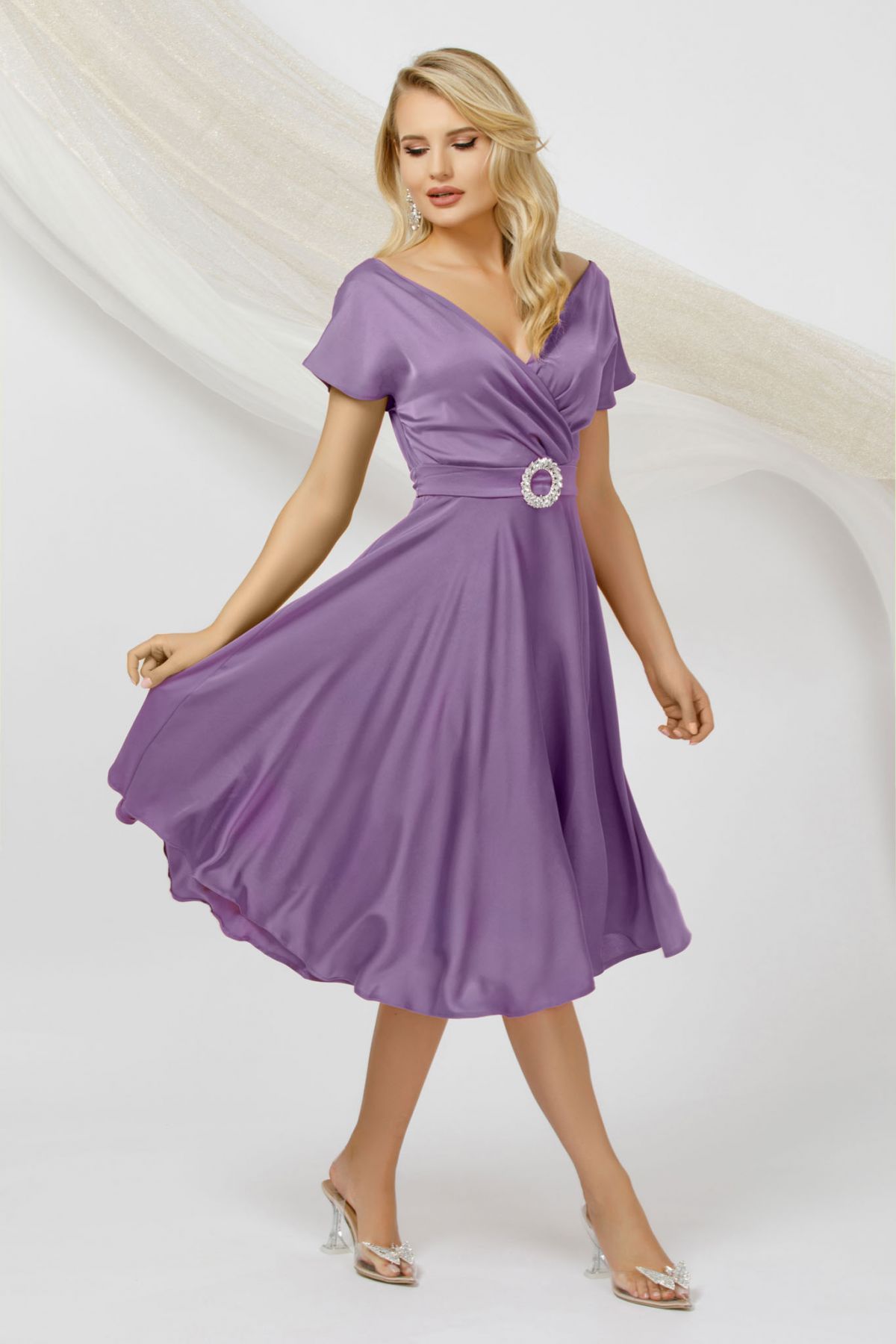 Rochie midi Pretty Girl mov in clos de ocazie cu decolteu petrecut