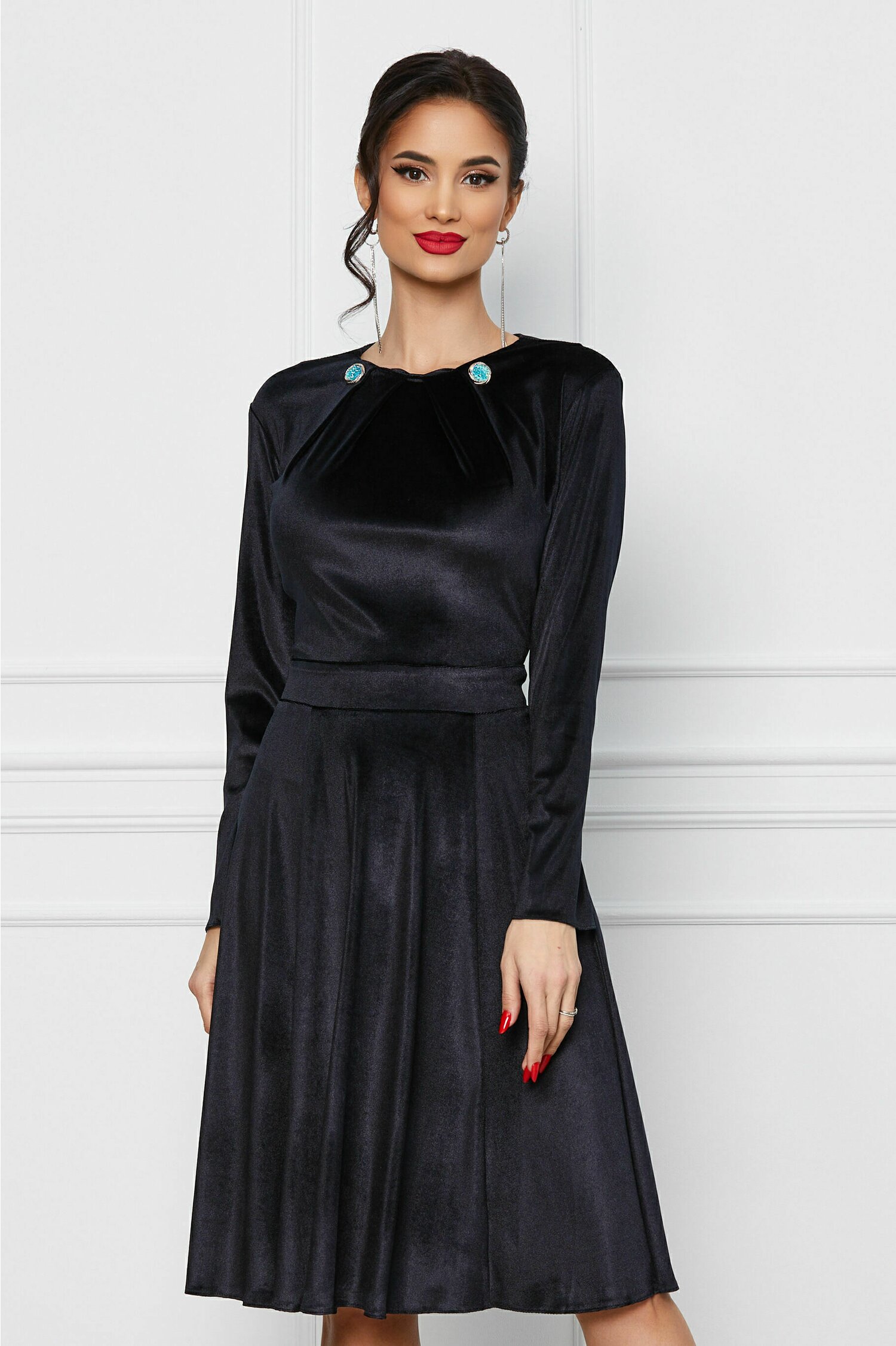 Rochie Dy Fashion neagra din catifea cu nasturi la bust