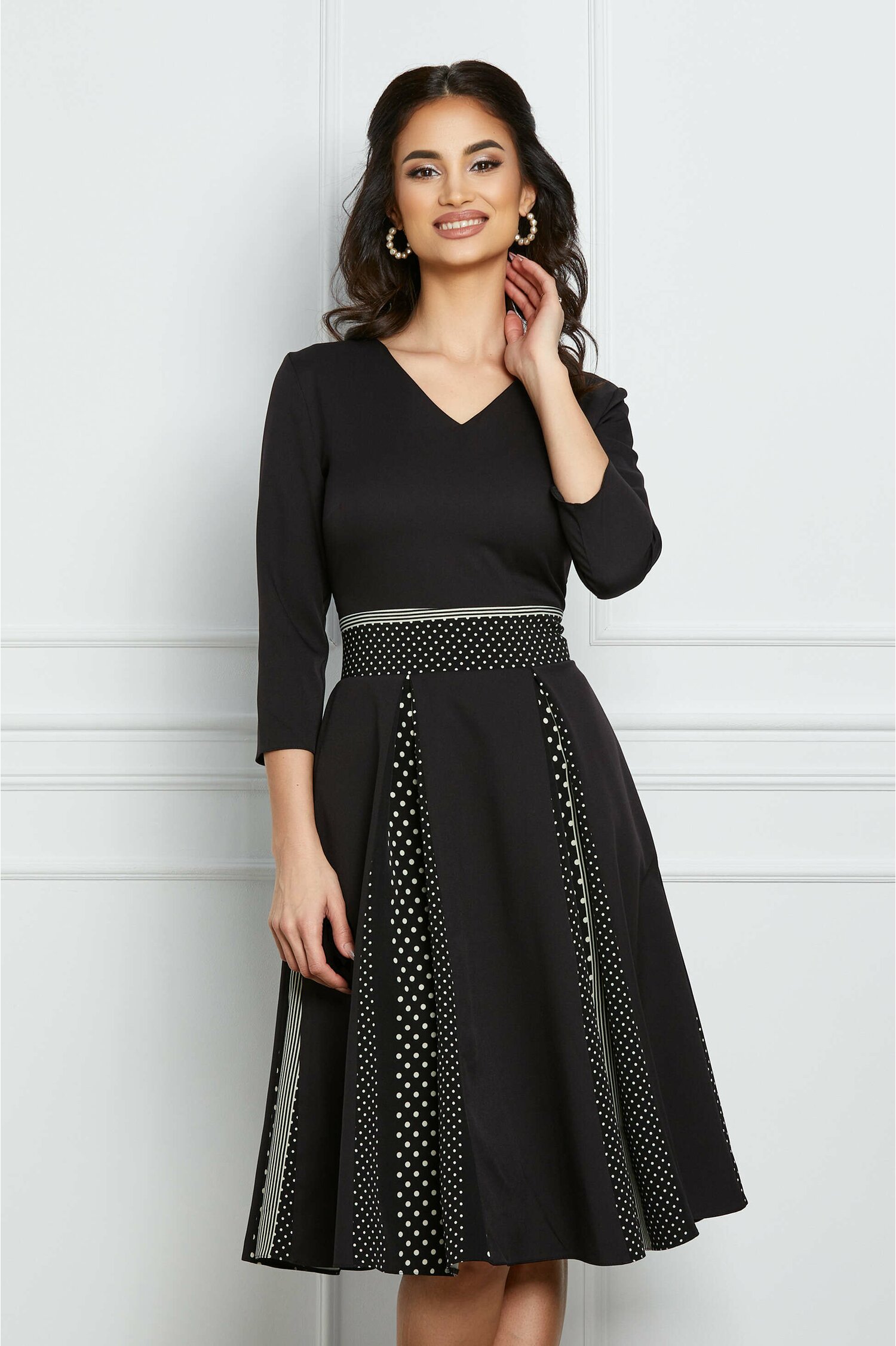 Rochie Dy Fashion neagra cu pliuri si buline albe