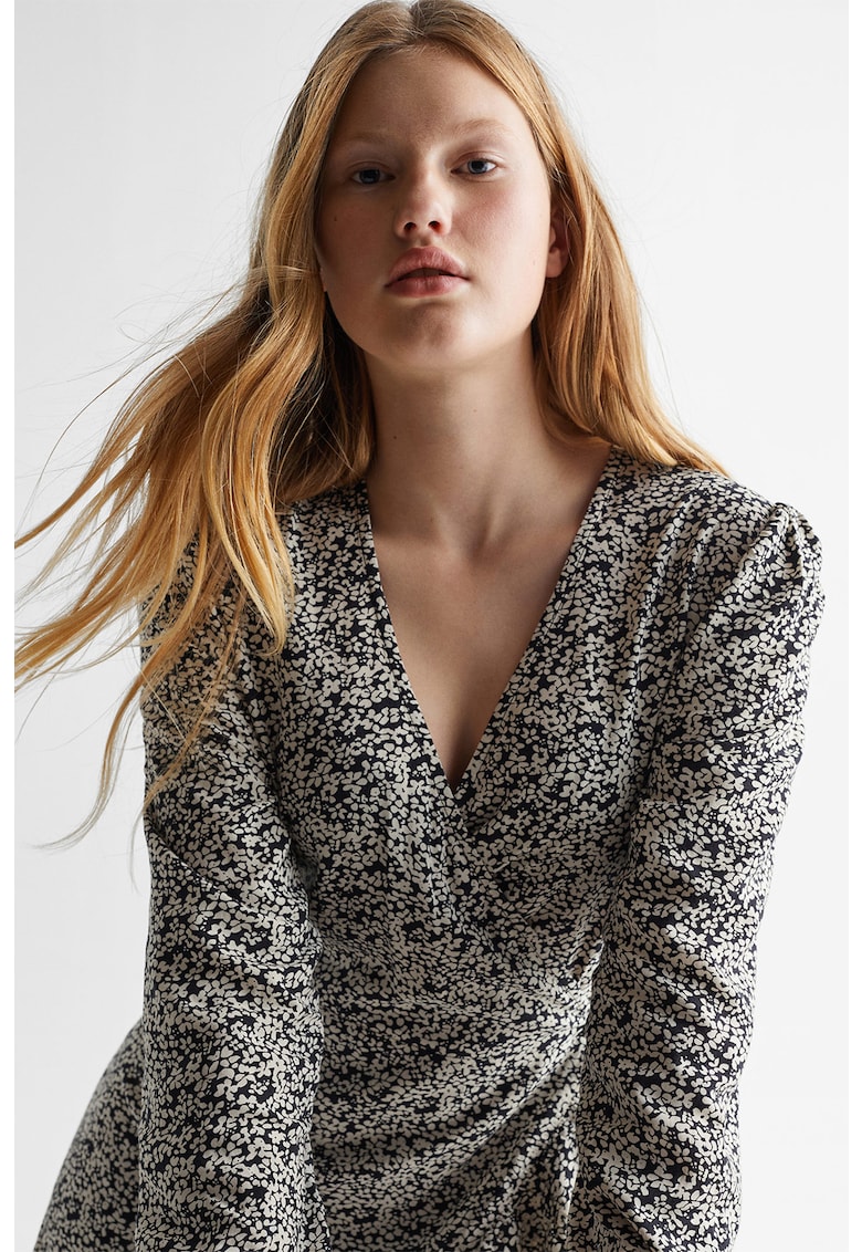 Rochie petrecuta cu decolteu in V si imprimeu floral