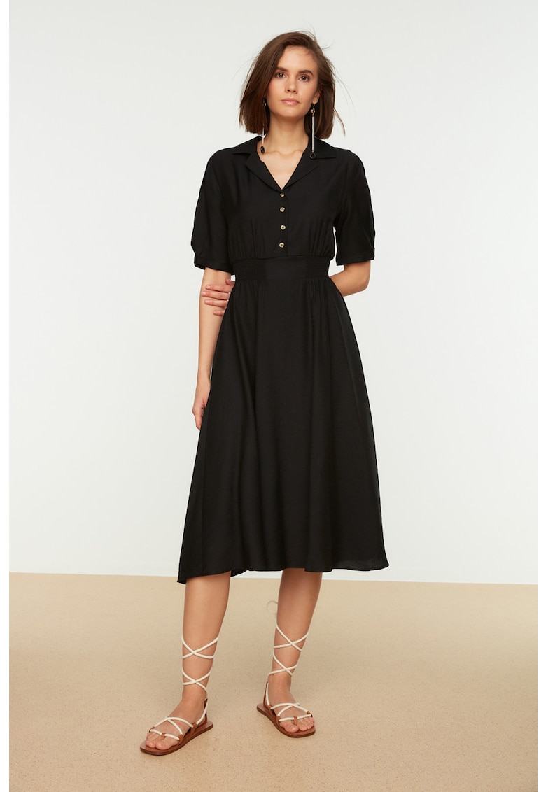 Rochie vaporoasa cu guler decupat