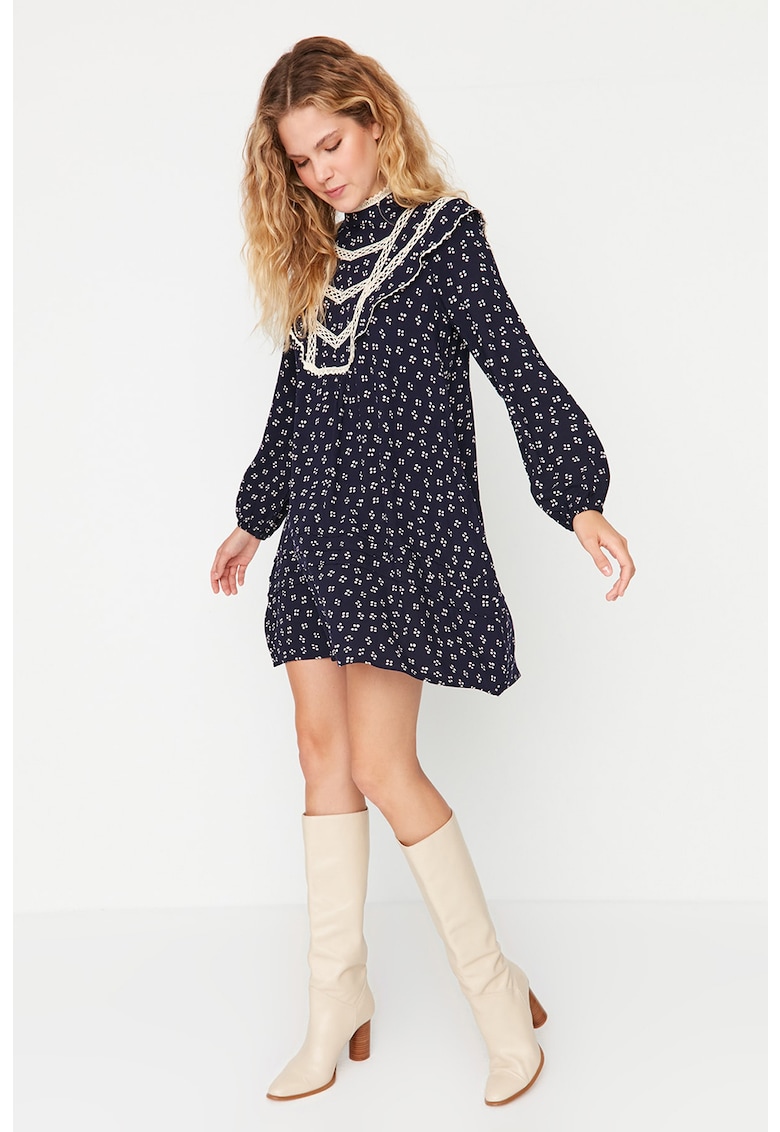 Rochie mini cu broderii