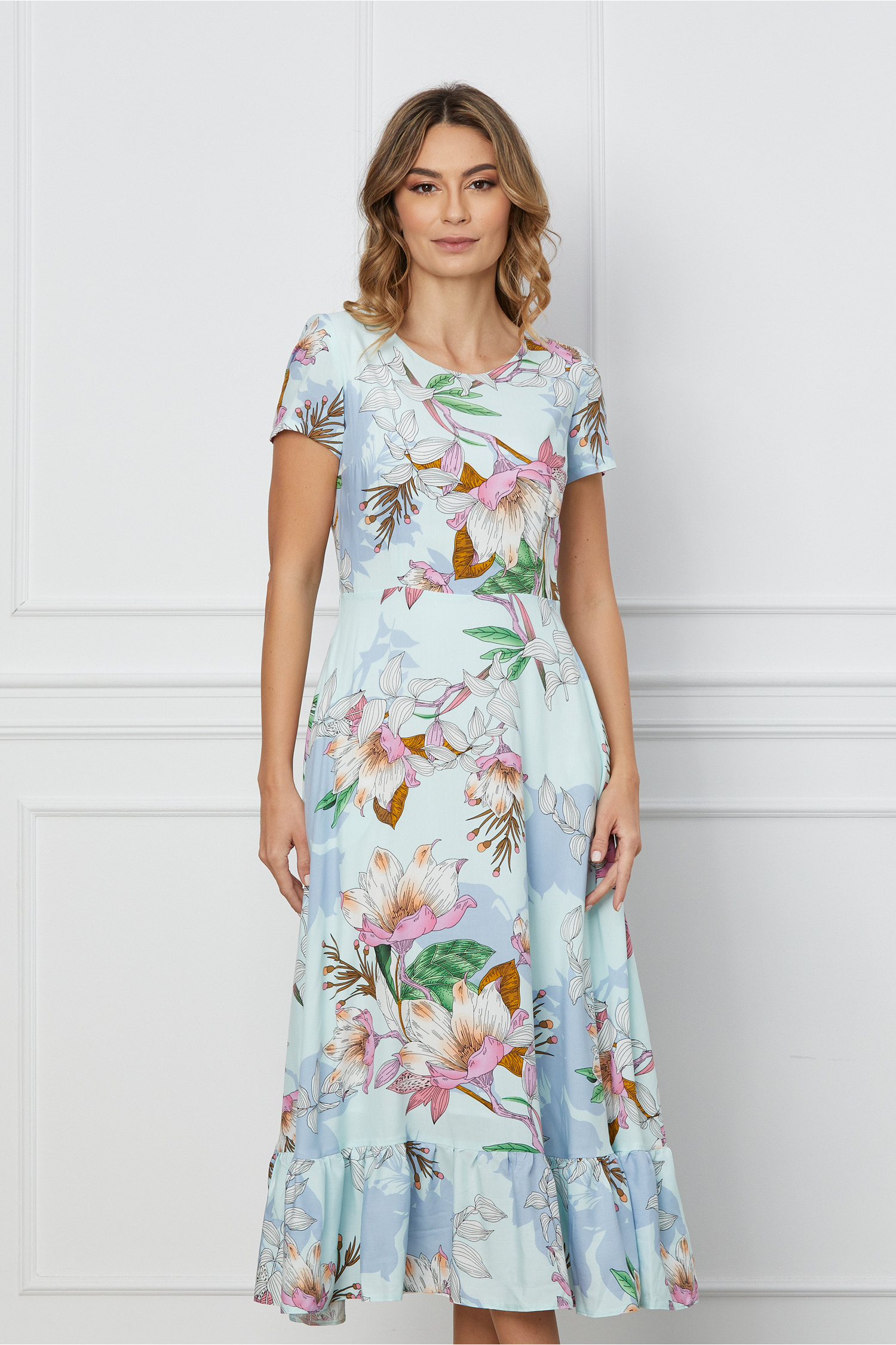 Rochie Ioana bleu cu imprimeuri florale si volan la baza