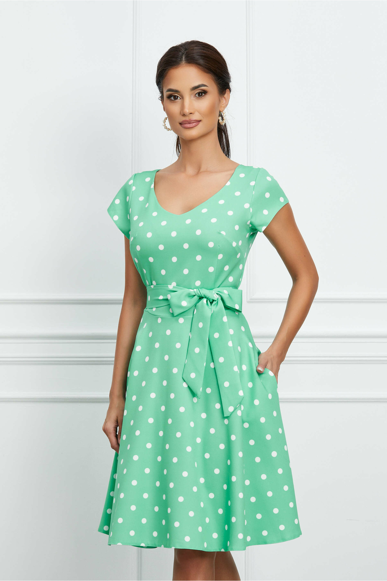 Rochie Mihaela verde mint cu buline si cordon in talie