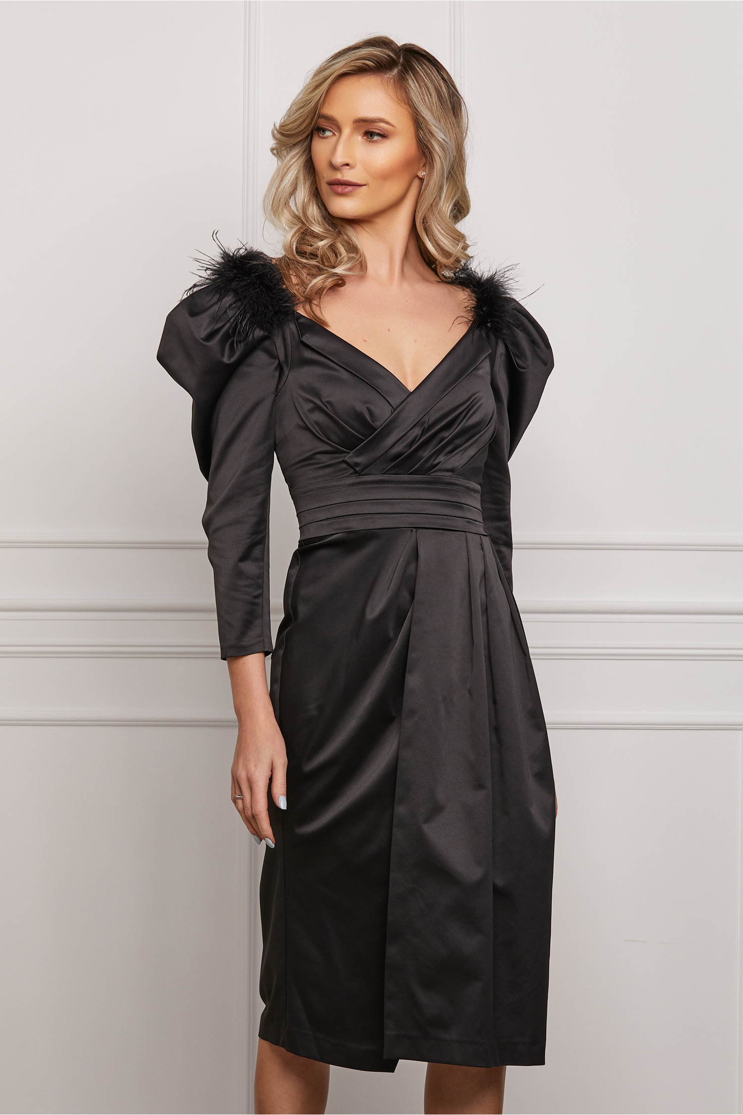 Rochie Dy Fashion neagra eleganta cu pene la umeri