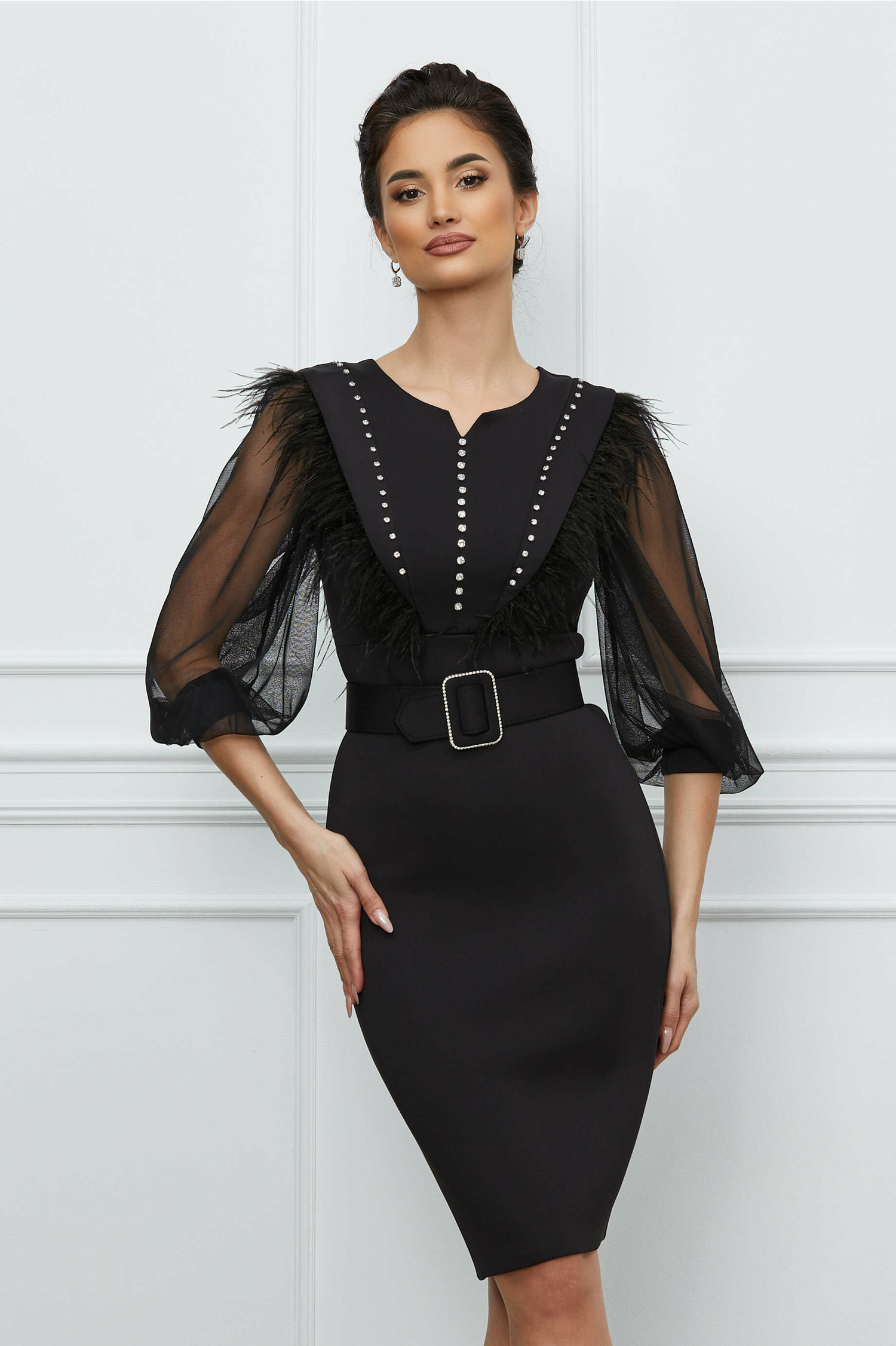 Rochie Sorana neagra din neopren cu pene si strasuri la bust