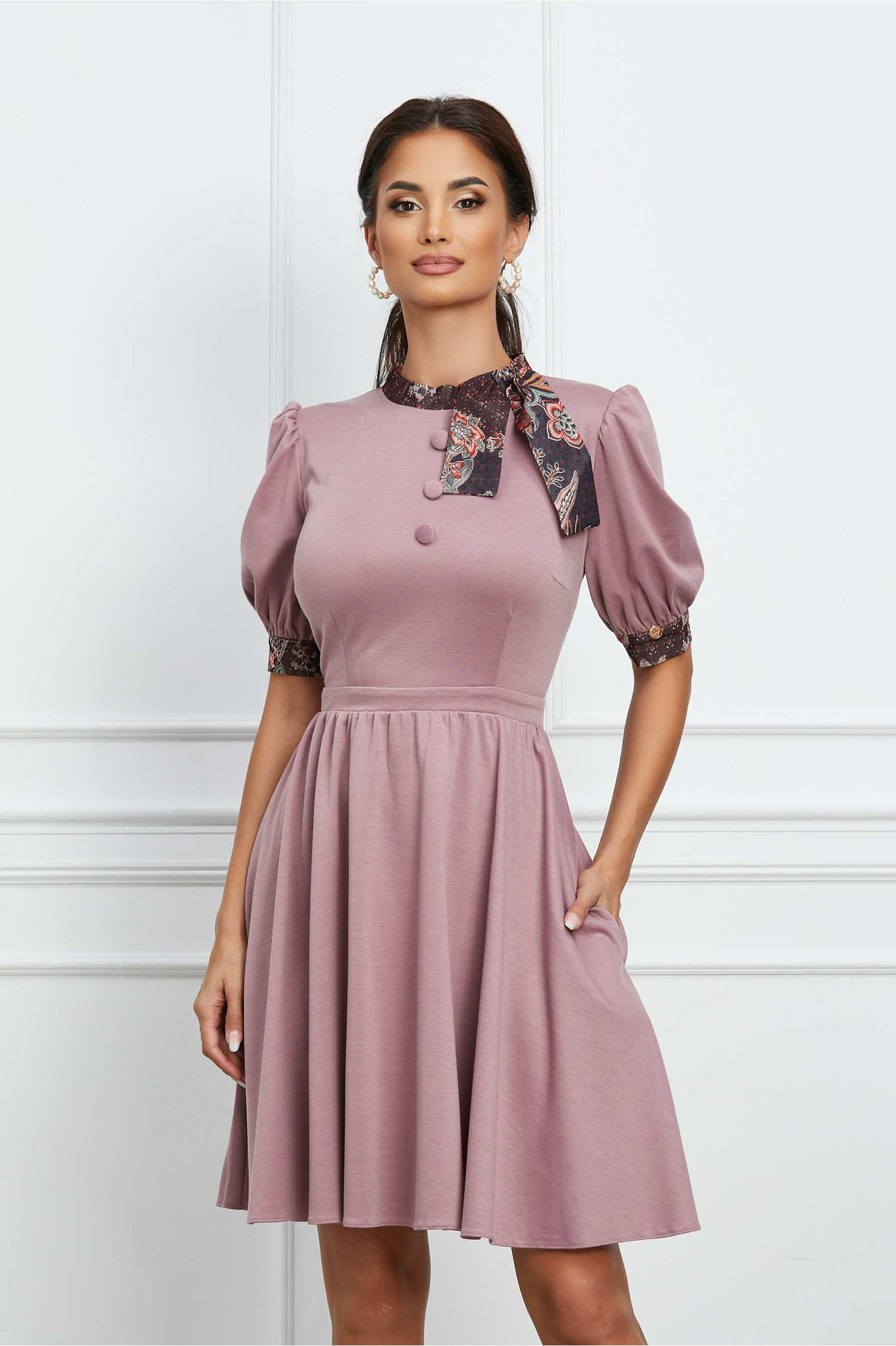 Rochie Dy Fashion lila cu mansete si guler cu imprimeu
