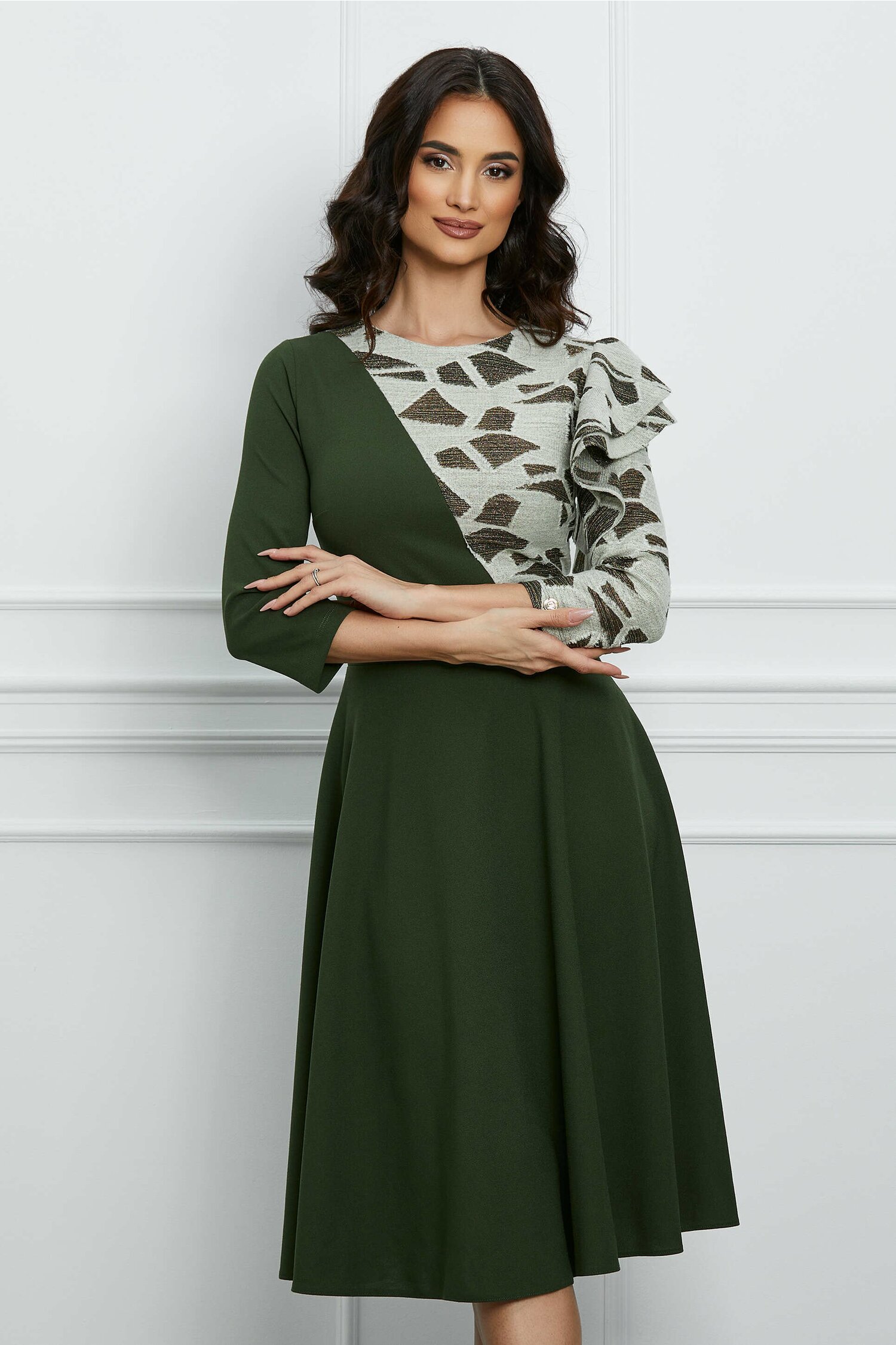 Rochie Dy Fashion kaki cu imprimeu gri si volan la bust