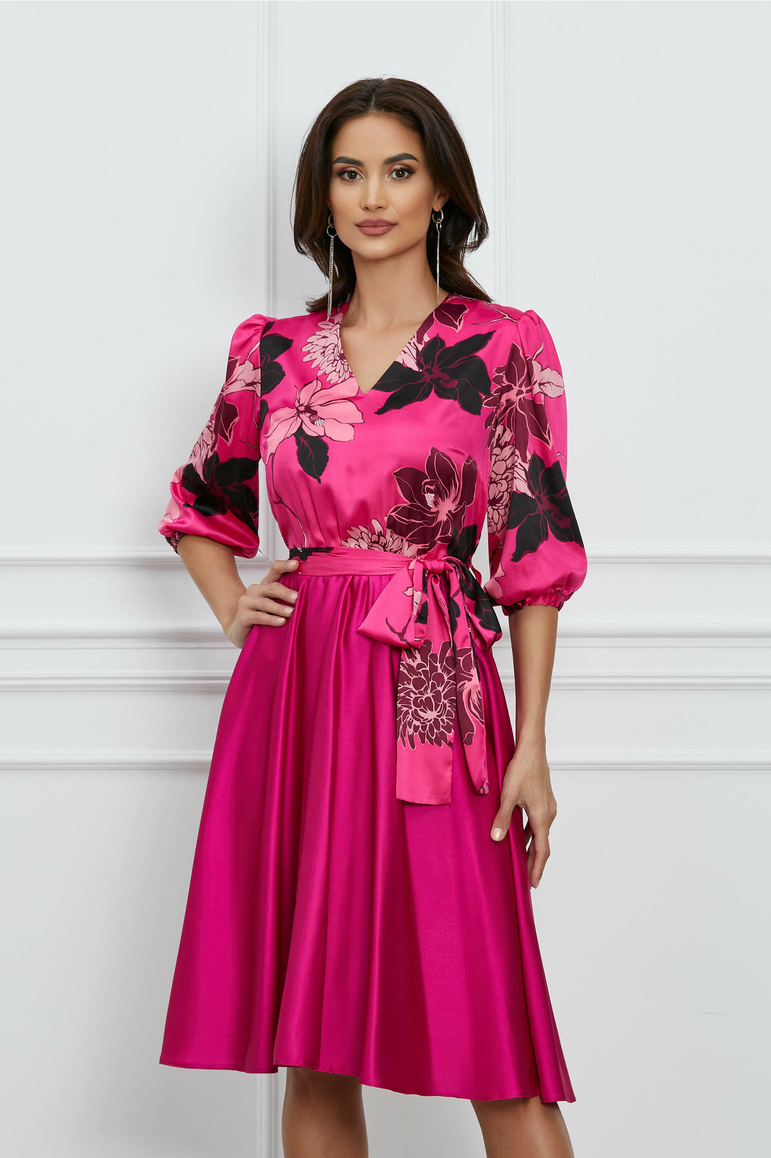 Rochie Dy Fashion fucsia din satin cu imprimeu la bust
