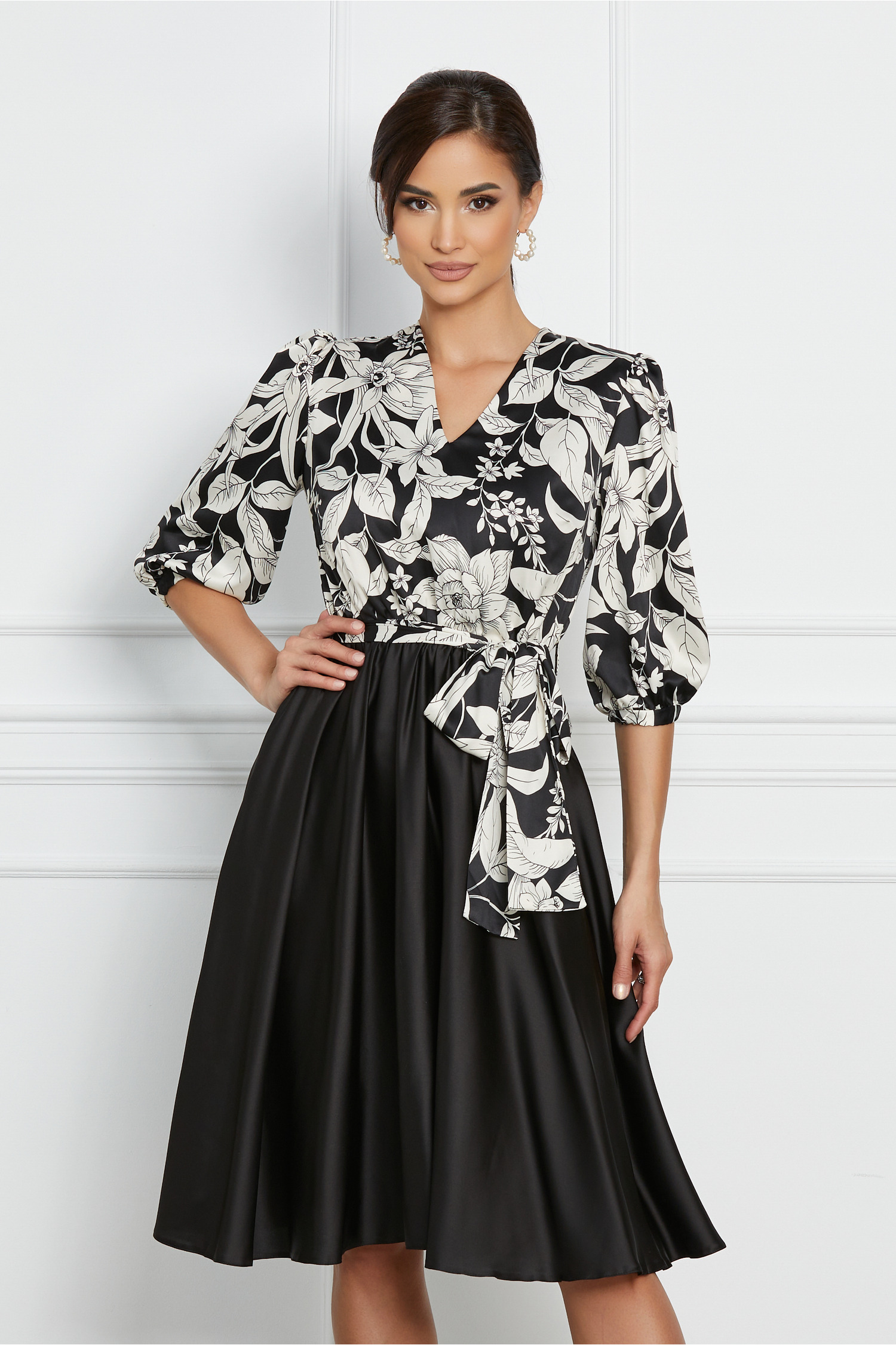 Rochie Dy Fashion neagra din satin cu imprimeu la bust