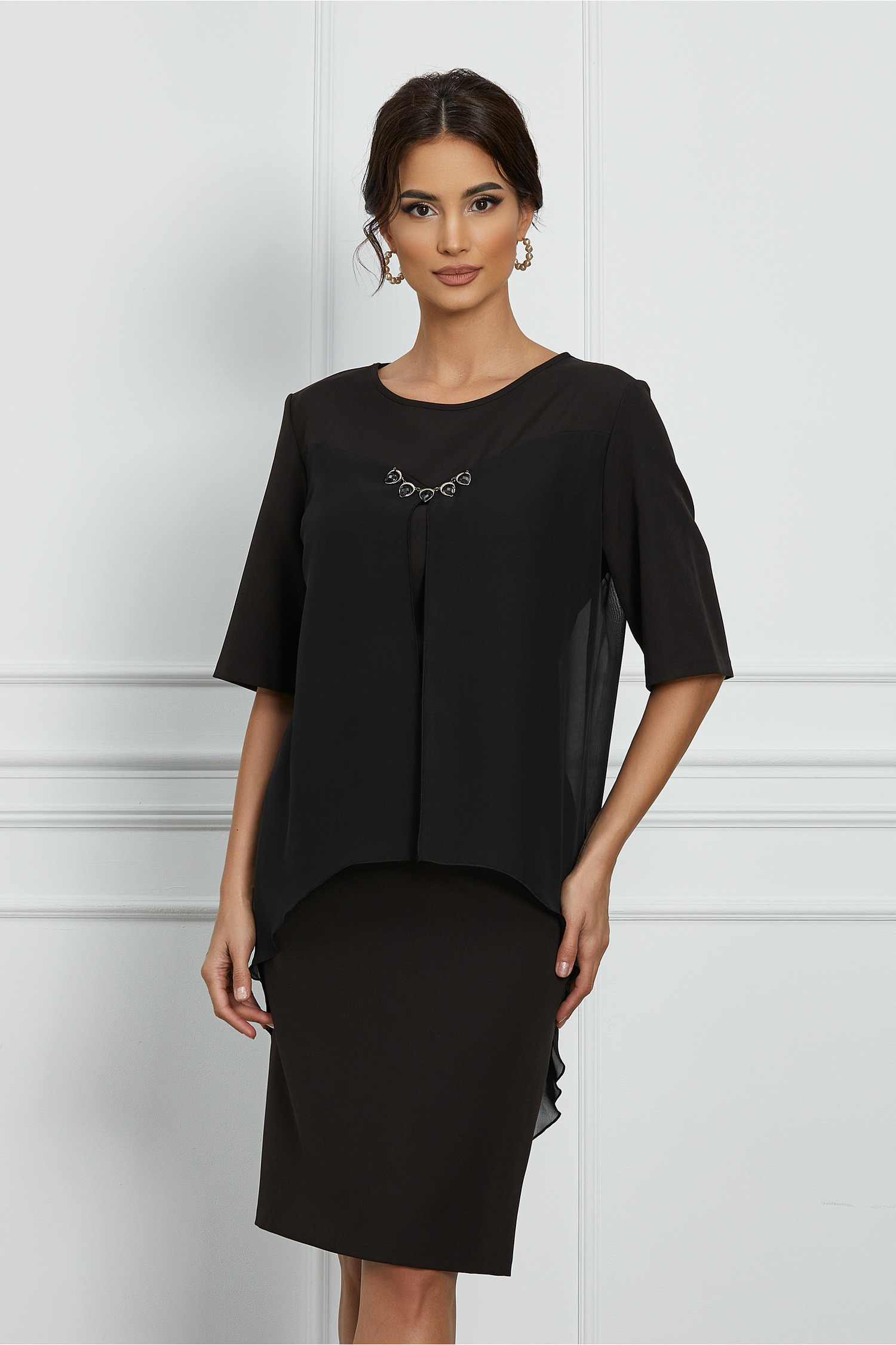 Rochie Dora neagra cu aplicatie la bust