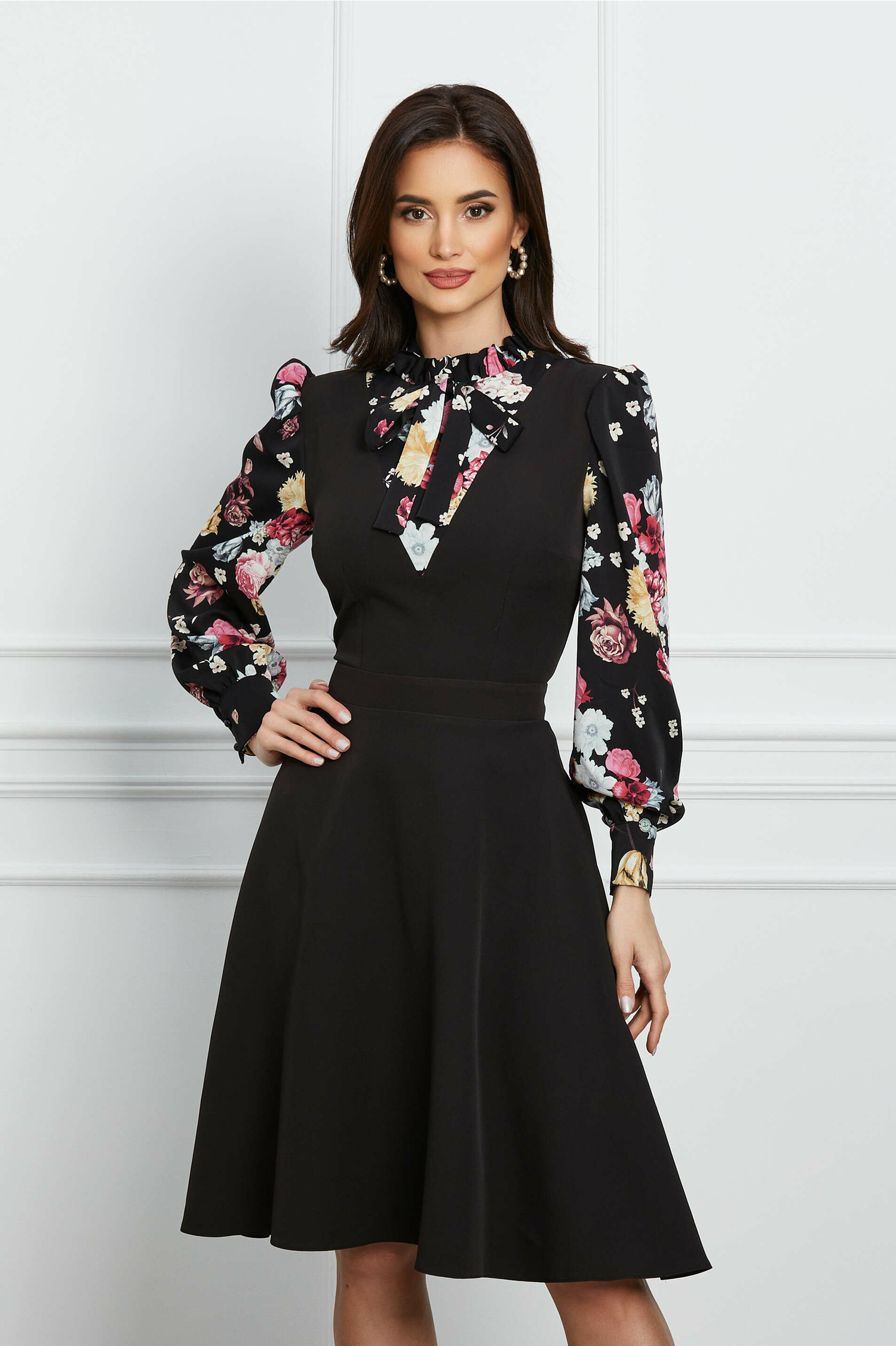 Rochie Dy Fashion neagra cu imprimeu la guler si maneci