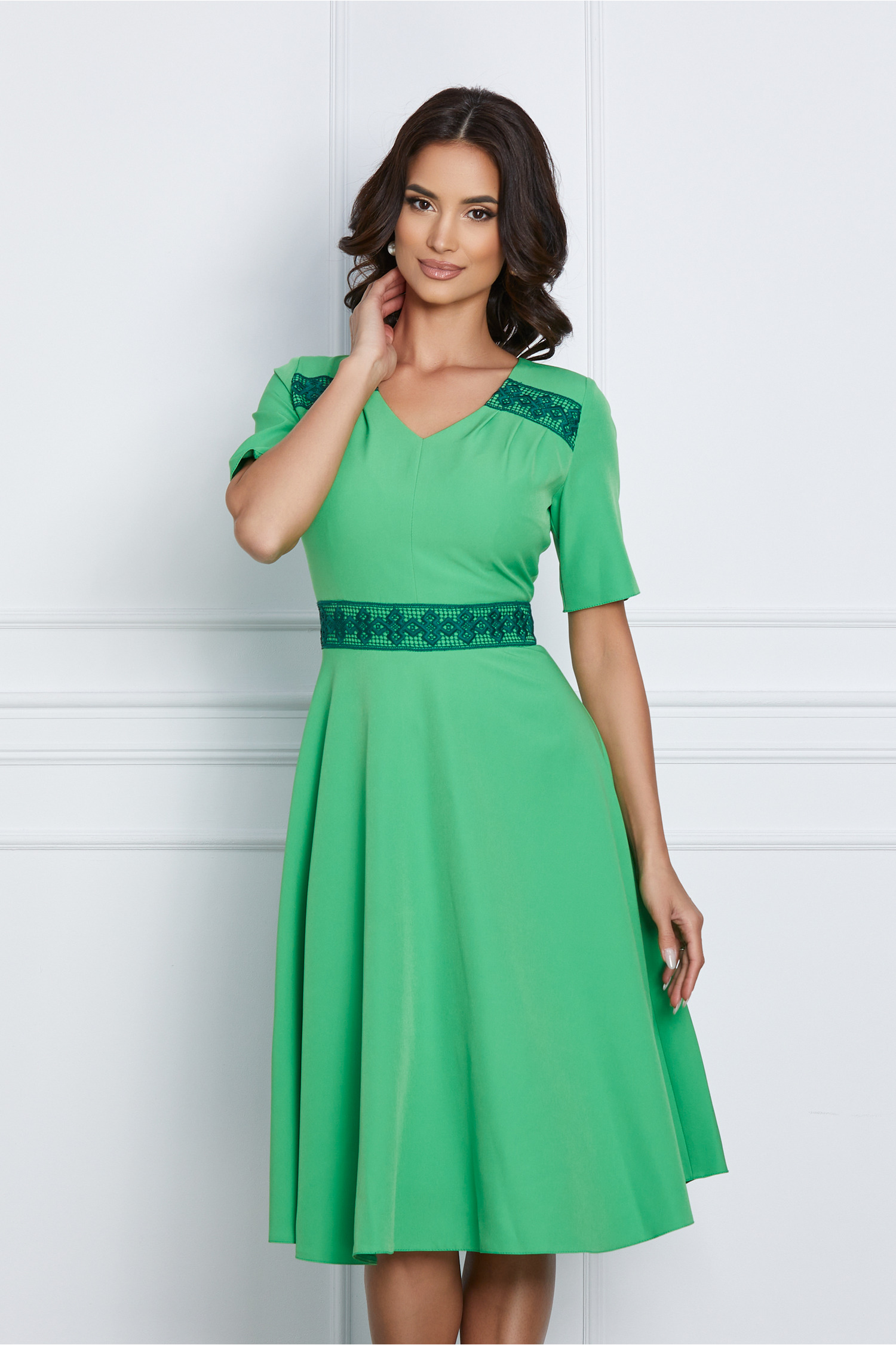 Rochie Moze verde cu detalii din dantela