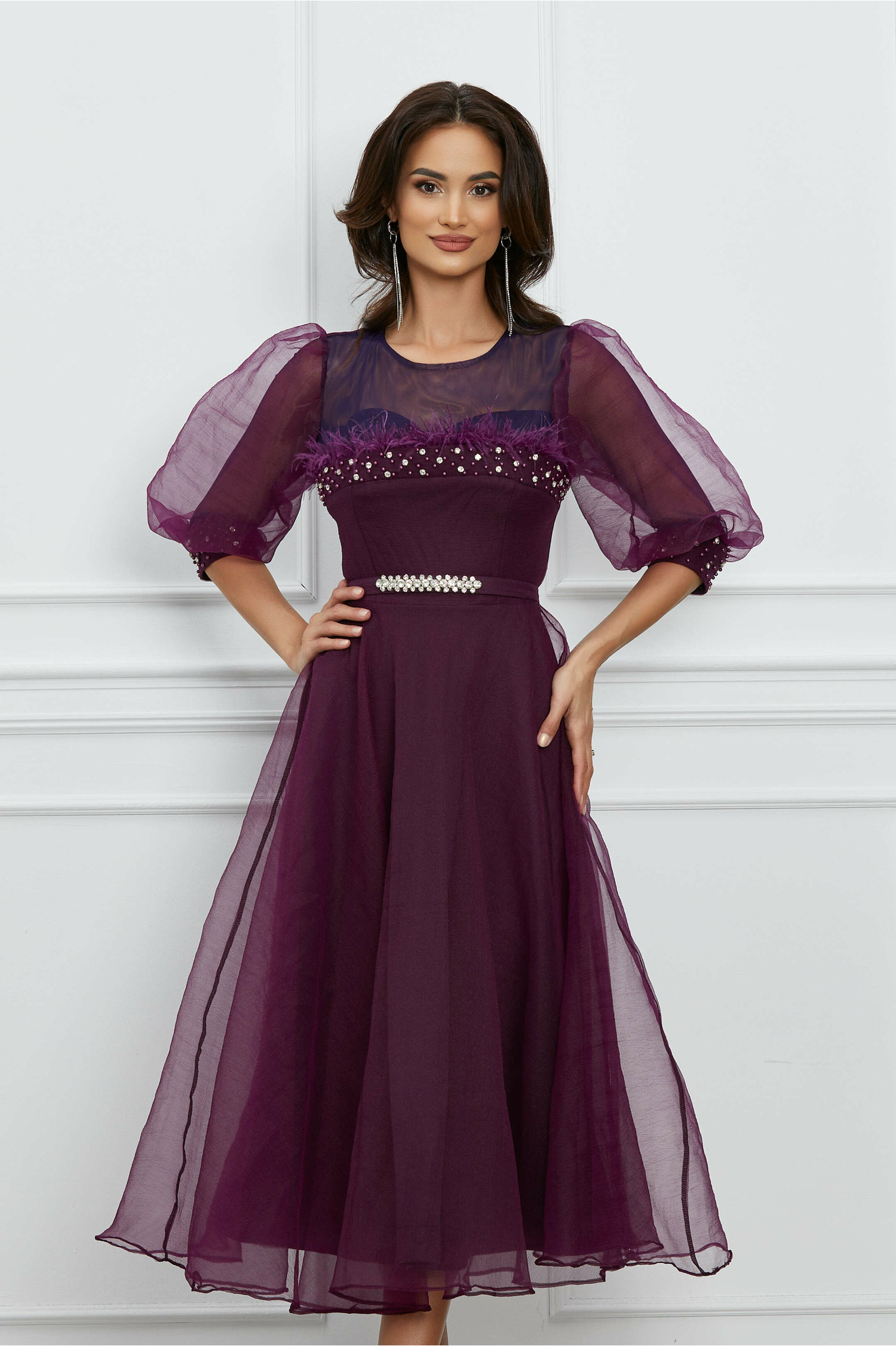Rochie Sorina mov din organza cu strasuri si pene