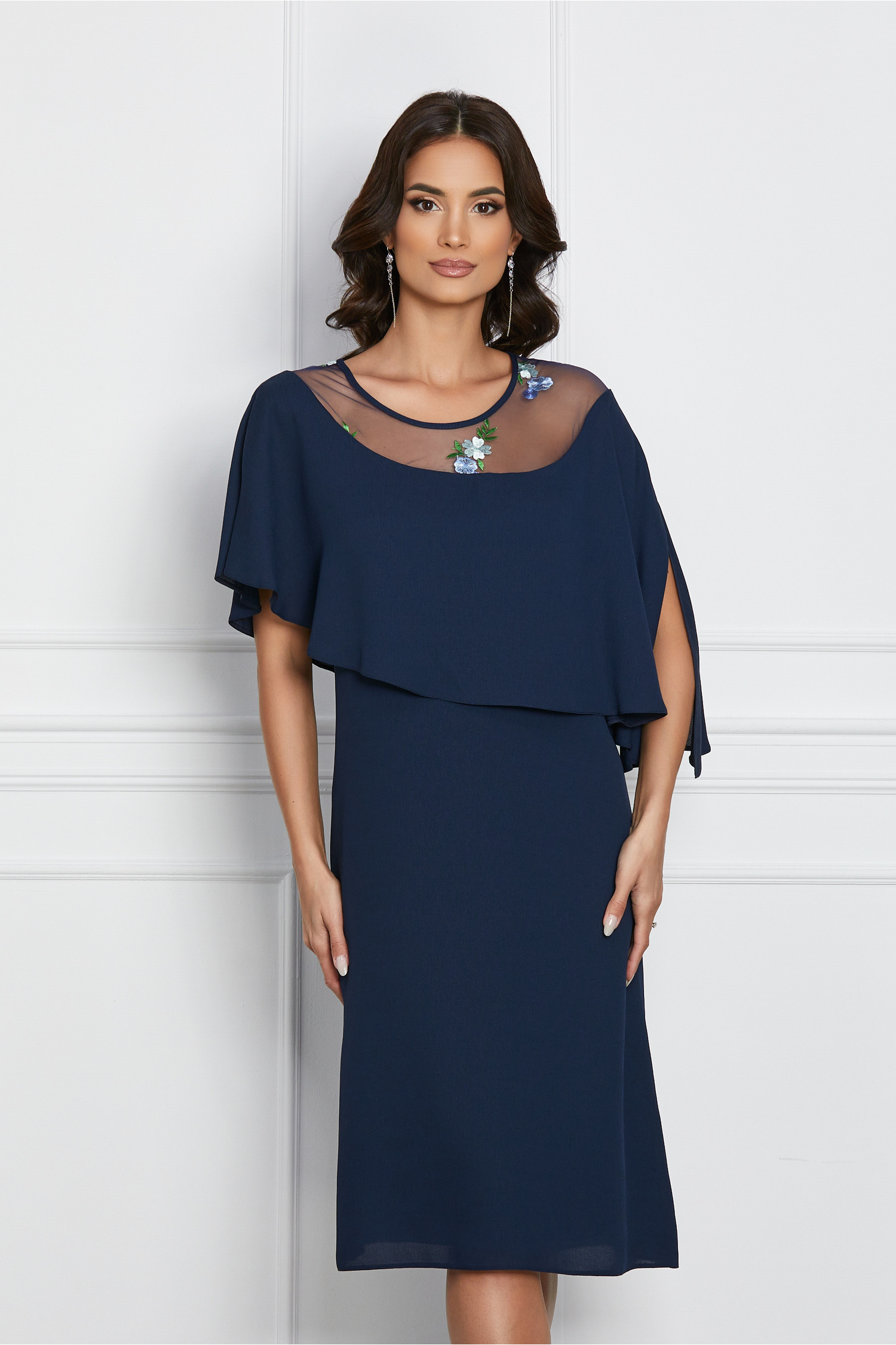 Rochie Sara bleumarin cu volan si broderie florala pe bust