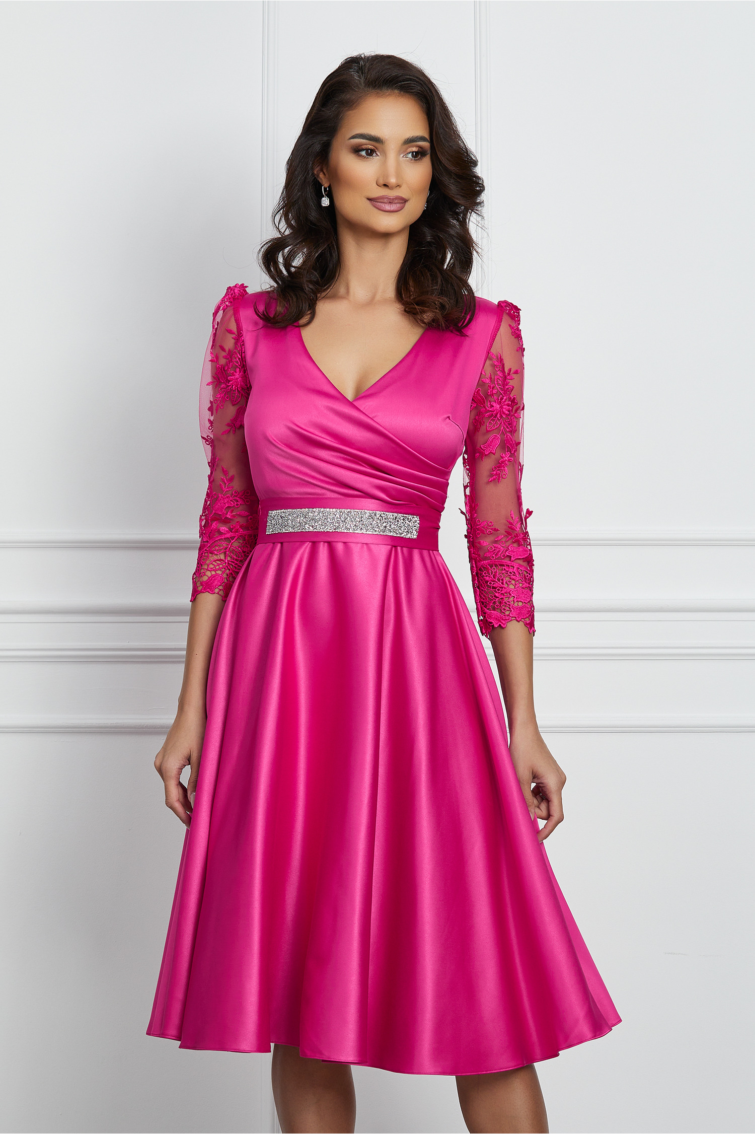 Rochie Ella Collection Adria fucsia cu maneci din dantela si cordon in talie