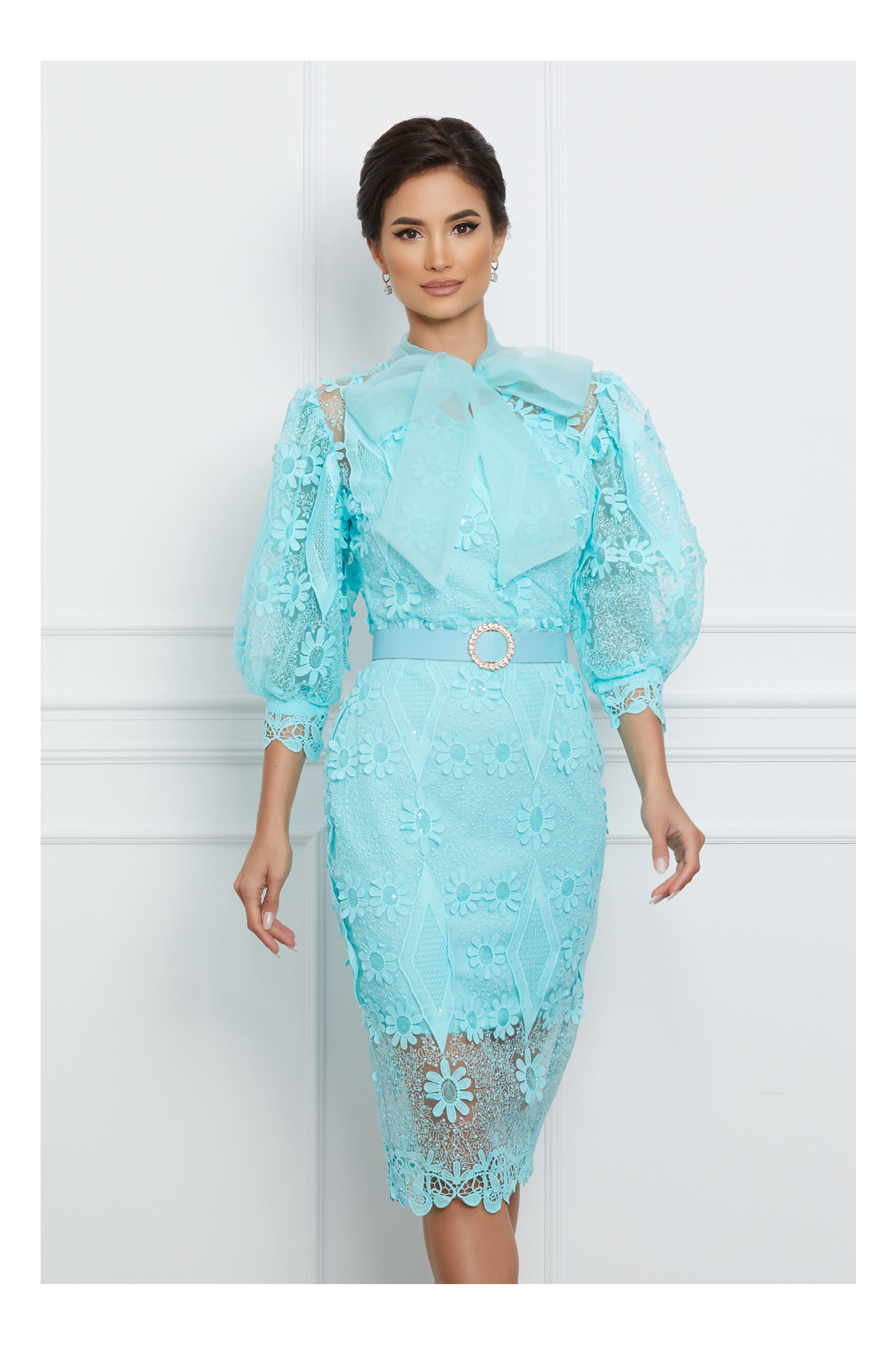 Rochie Doris bleu din dantela cu funda din organza si curea