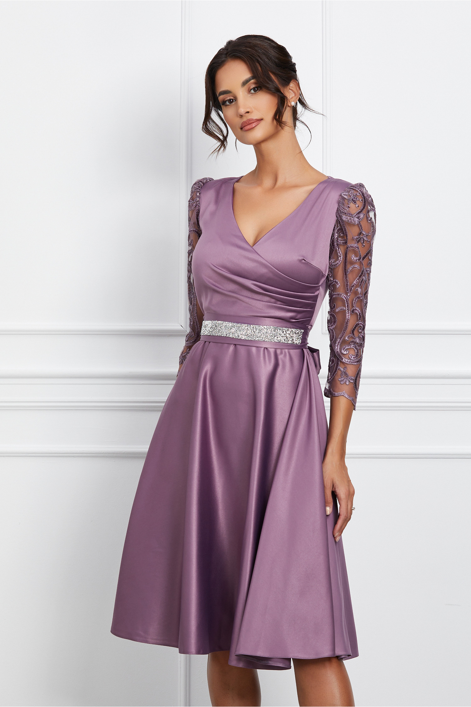 Rochie Ella Collection Adria lila cu maneci din dantela si cordon in talie