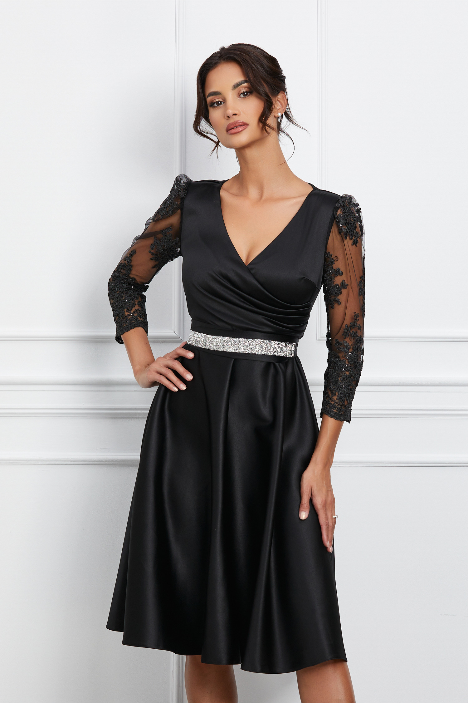 Rochie Ella Collection Adria neagra cu maneci din dantela si paiete
