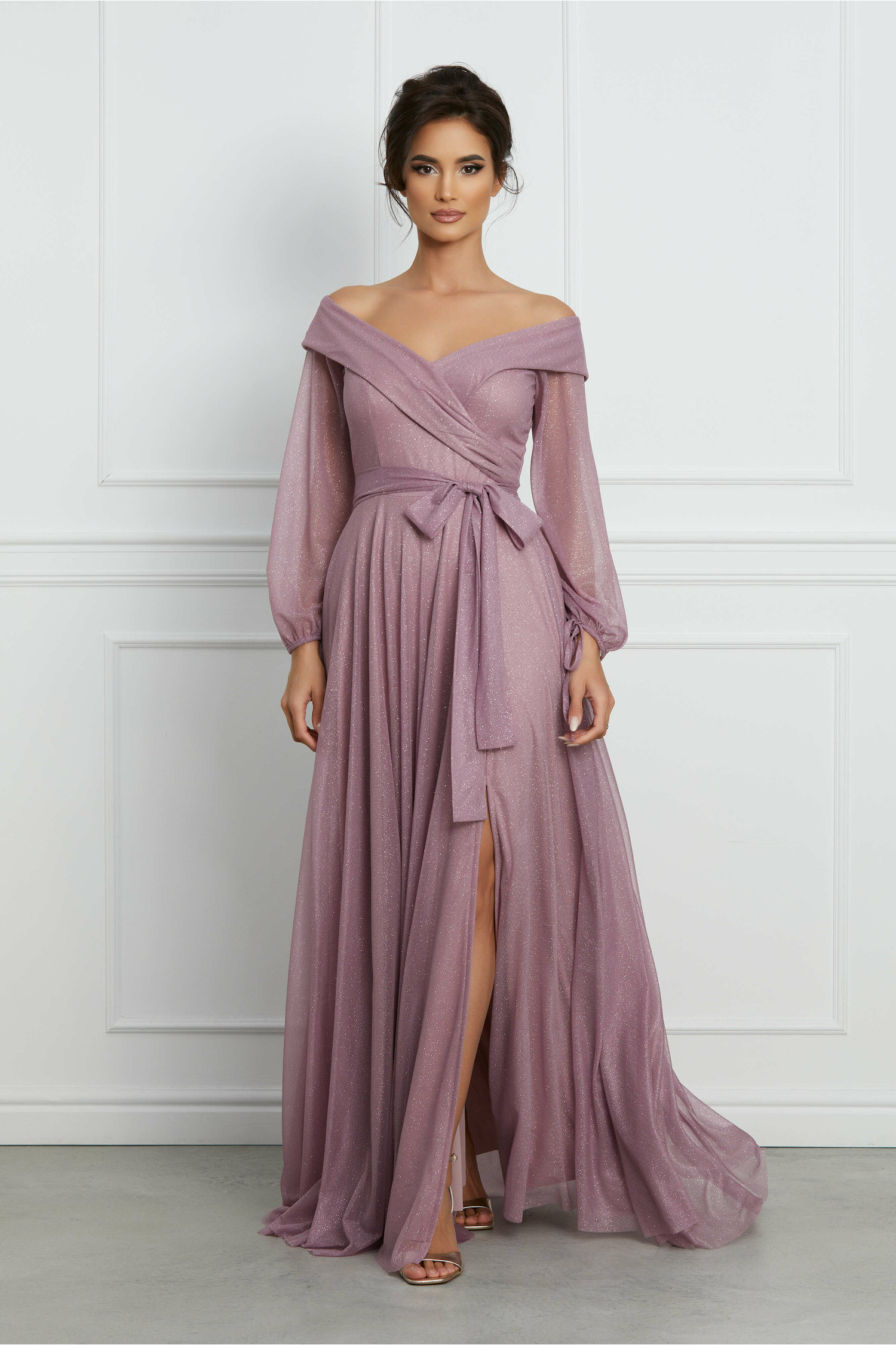 Rochie Cristina roz lunga cu maneci lungi si slipici