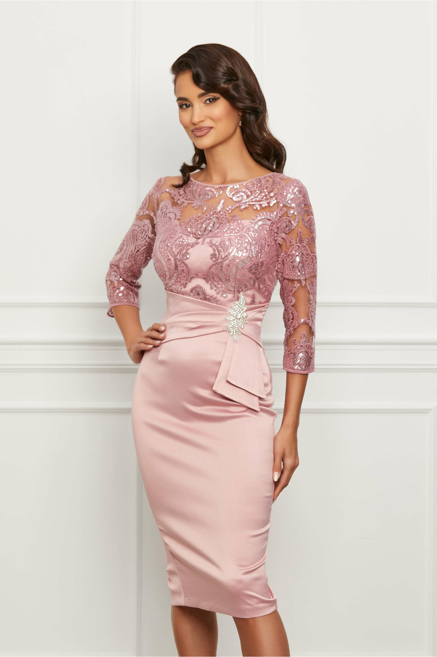 Rochie MBG roz cu accesoriu in talie