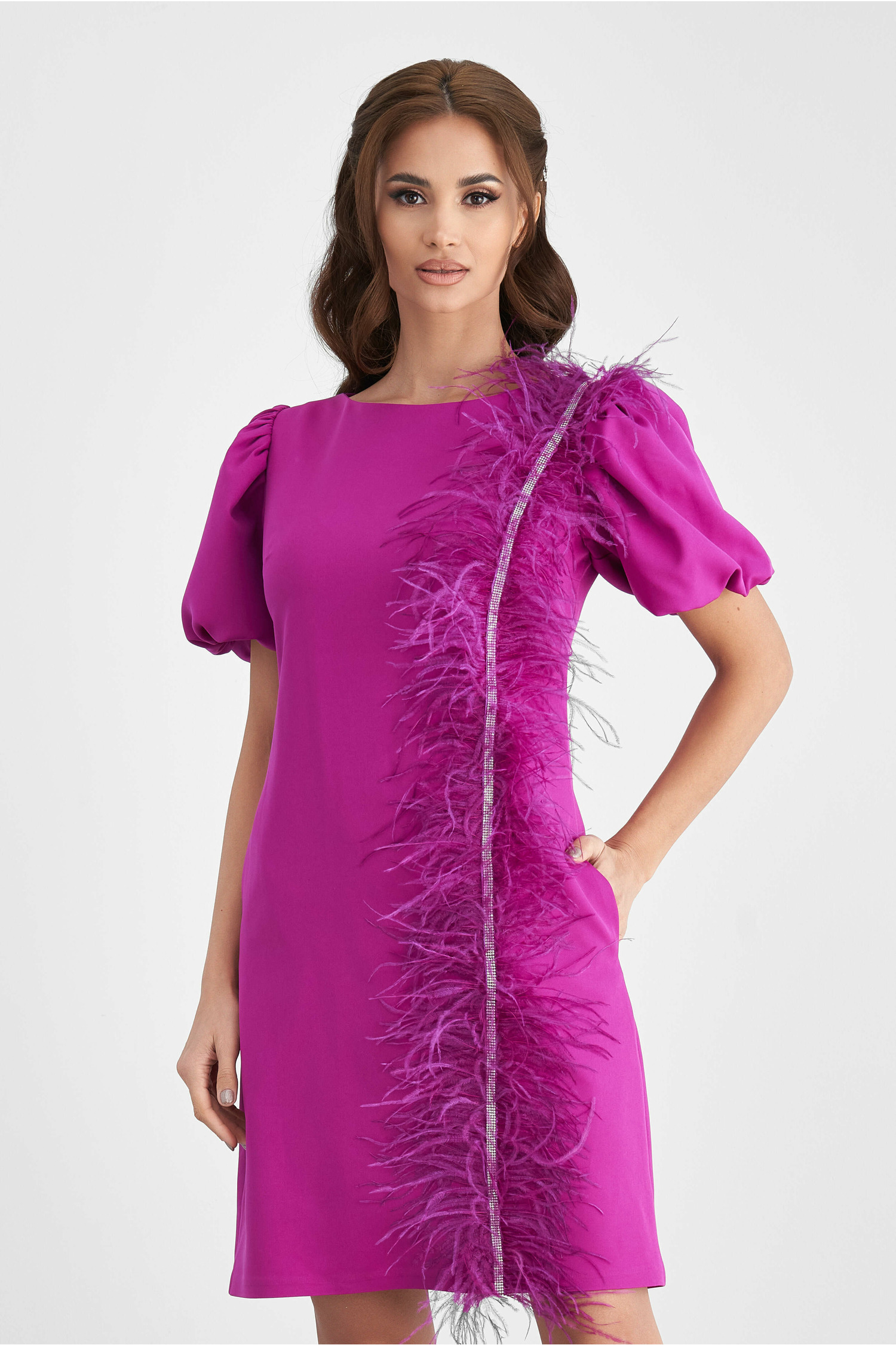 Rochie MBG magenta cu pene si strasuri