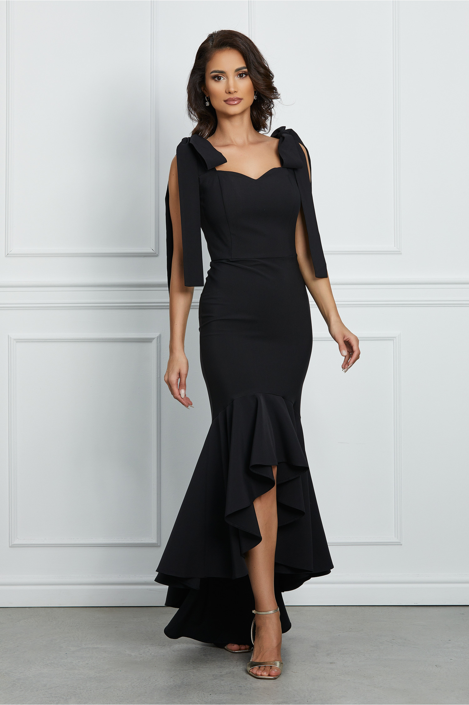 Rochie LaDonna neagra asimetrica cu volan la baza