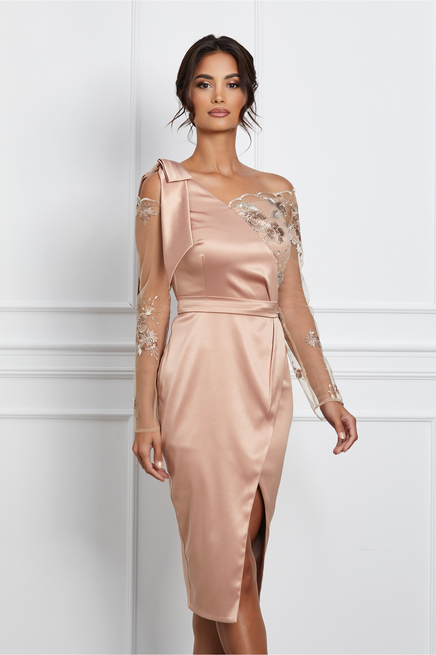 Rochie MBG roz cu broderie pe maneci