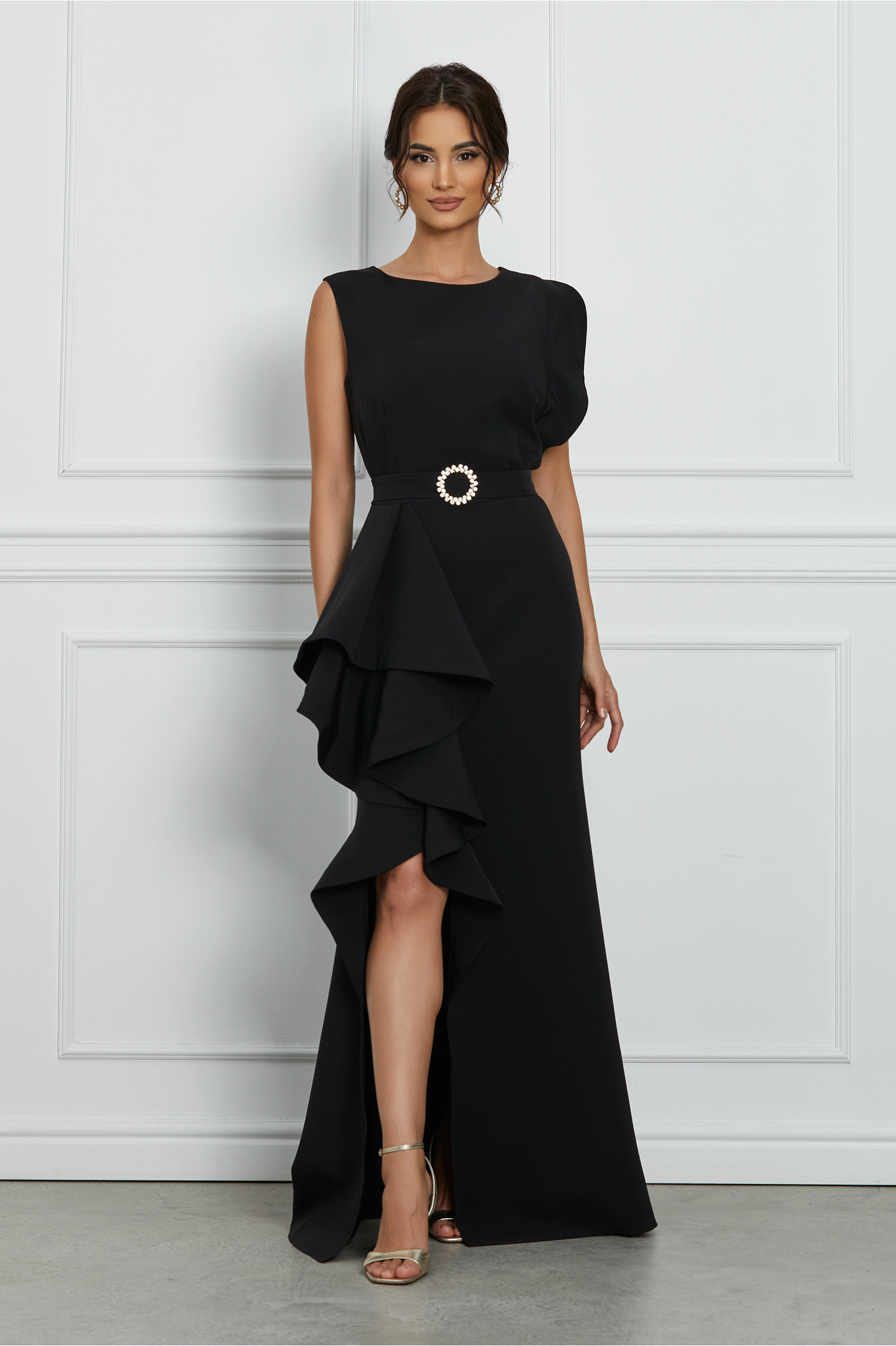 Rochie LaDonna lunga neagra cu volan pe o parte si cordon in talie