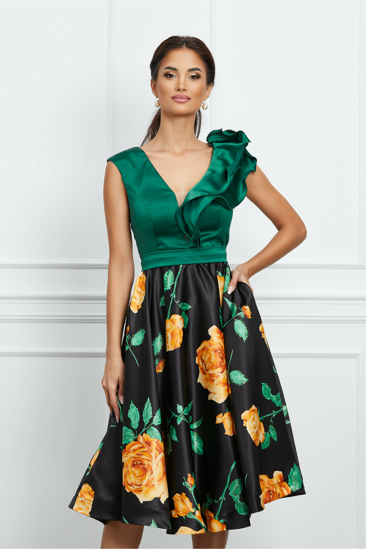 Rochie MBG cu bust verde si fusta neagra cu flori