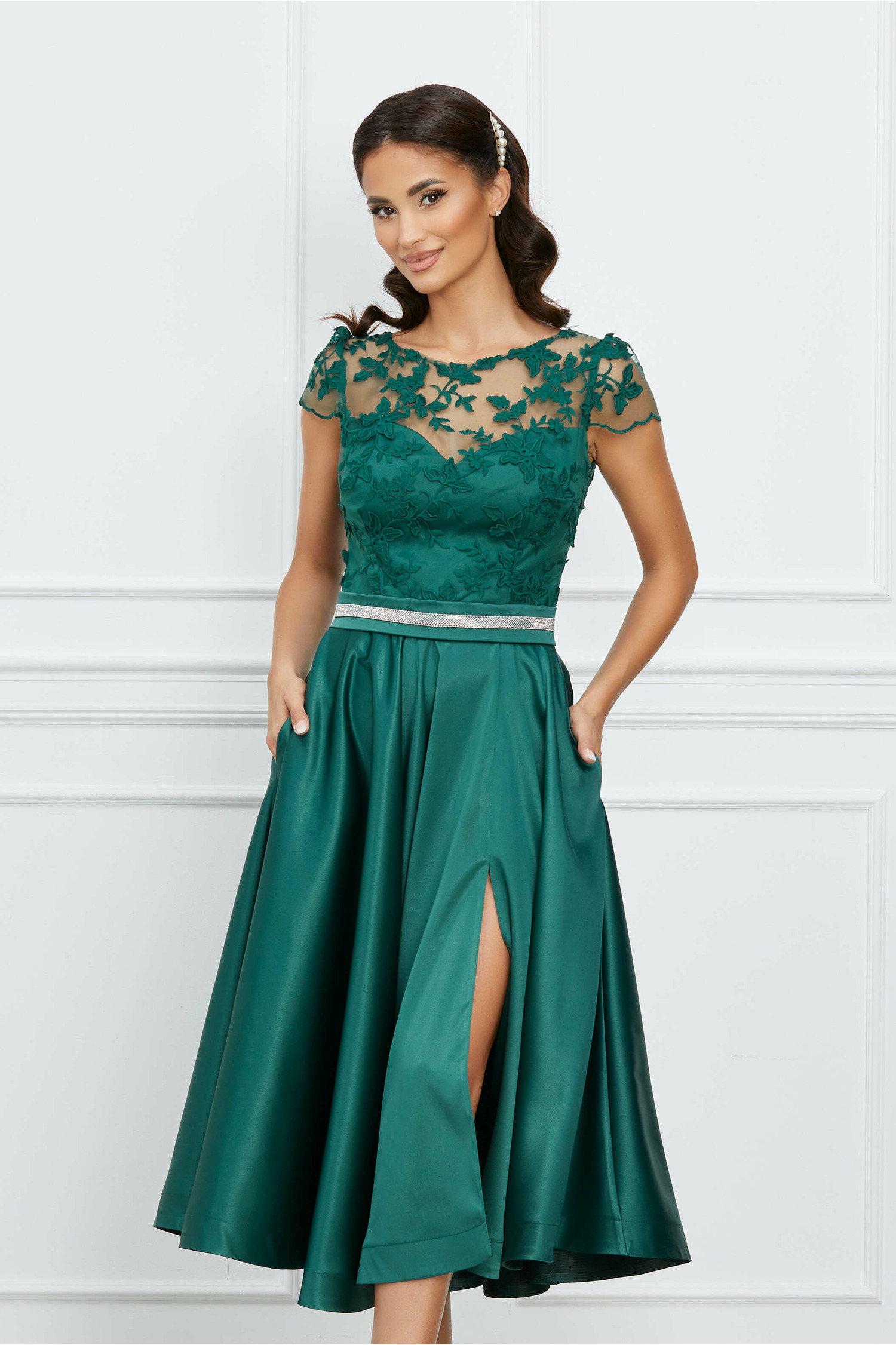 Rochie MBG verde cu dantela la bust si crepeu maxi