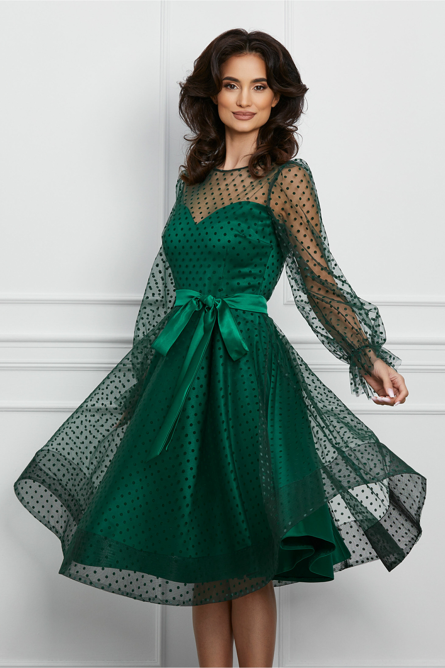 Rochie MBG verde din tull cu buline si cordon satinat in talie