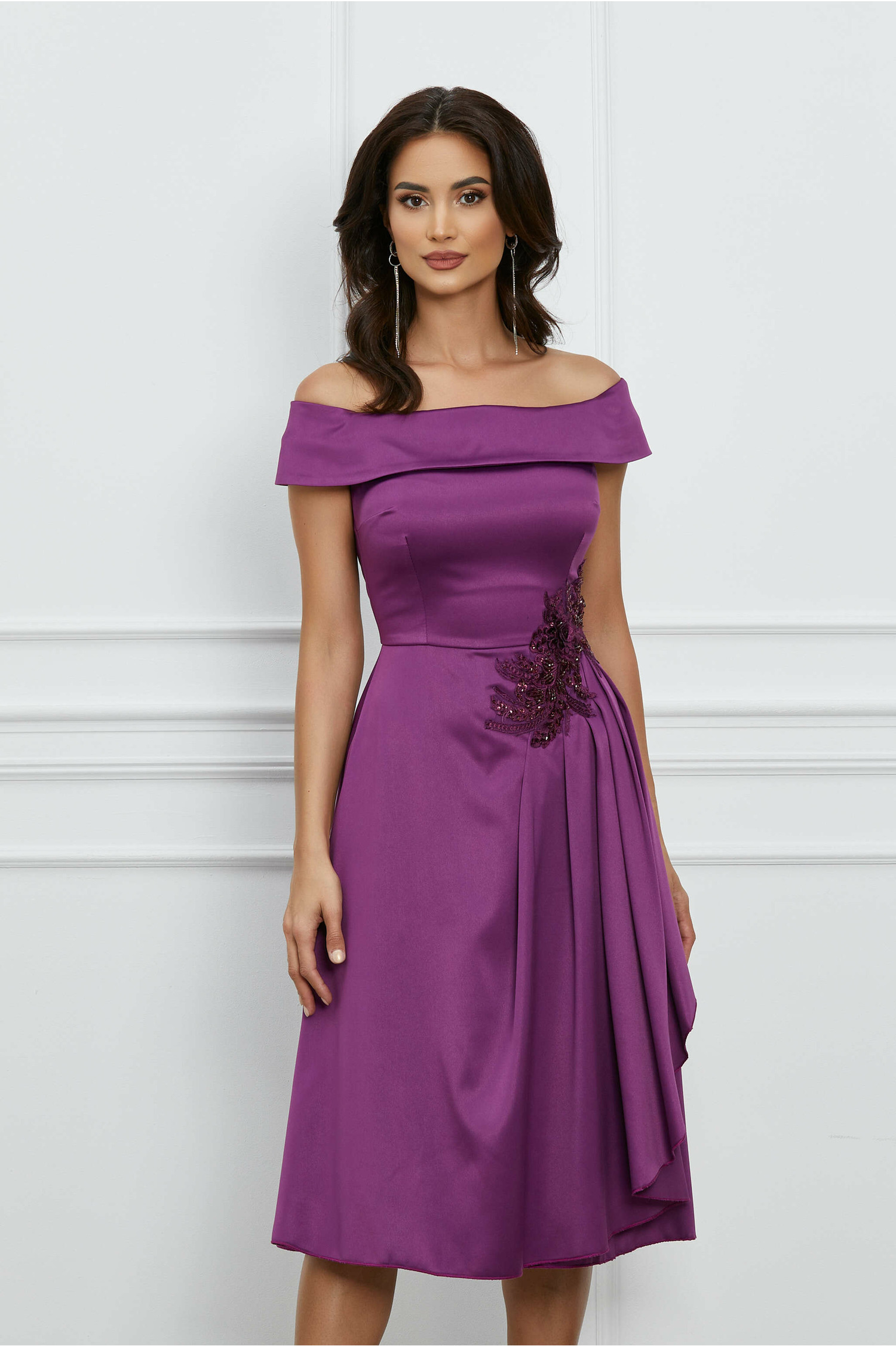 Rochie MBG magenta din tafta cu broderie in talie
