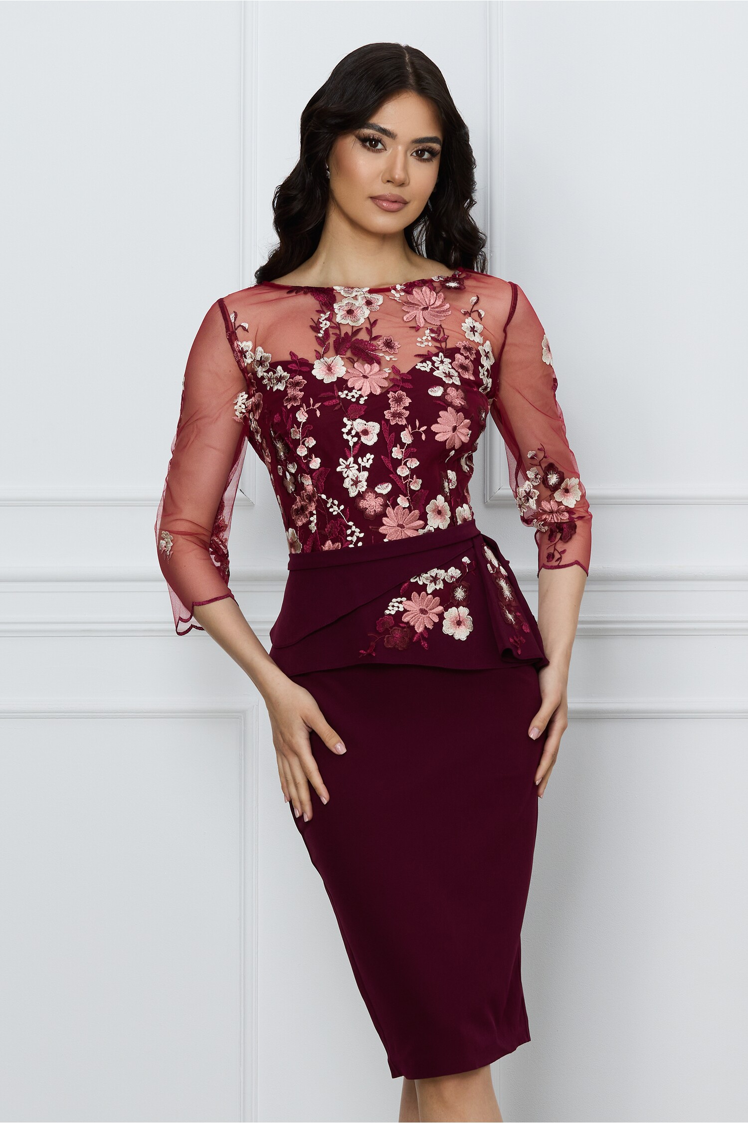 Rochie MBG bordo cu peplum si dantela brodata floral la bust